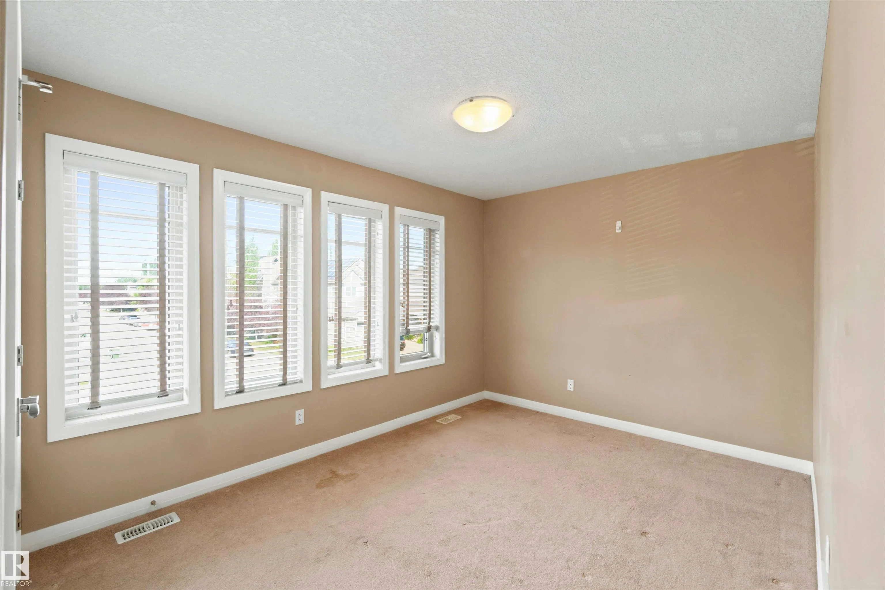 1238 AINSLIE Way