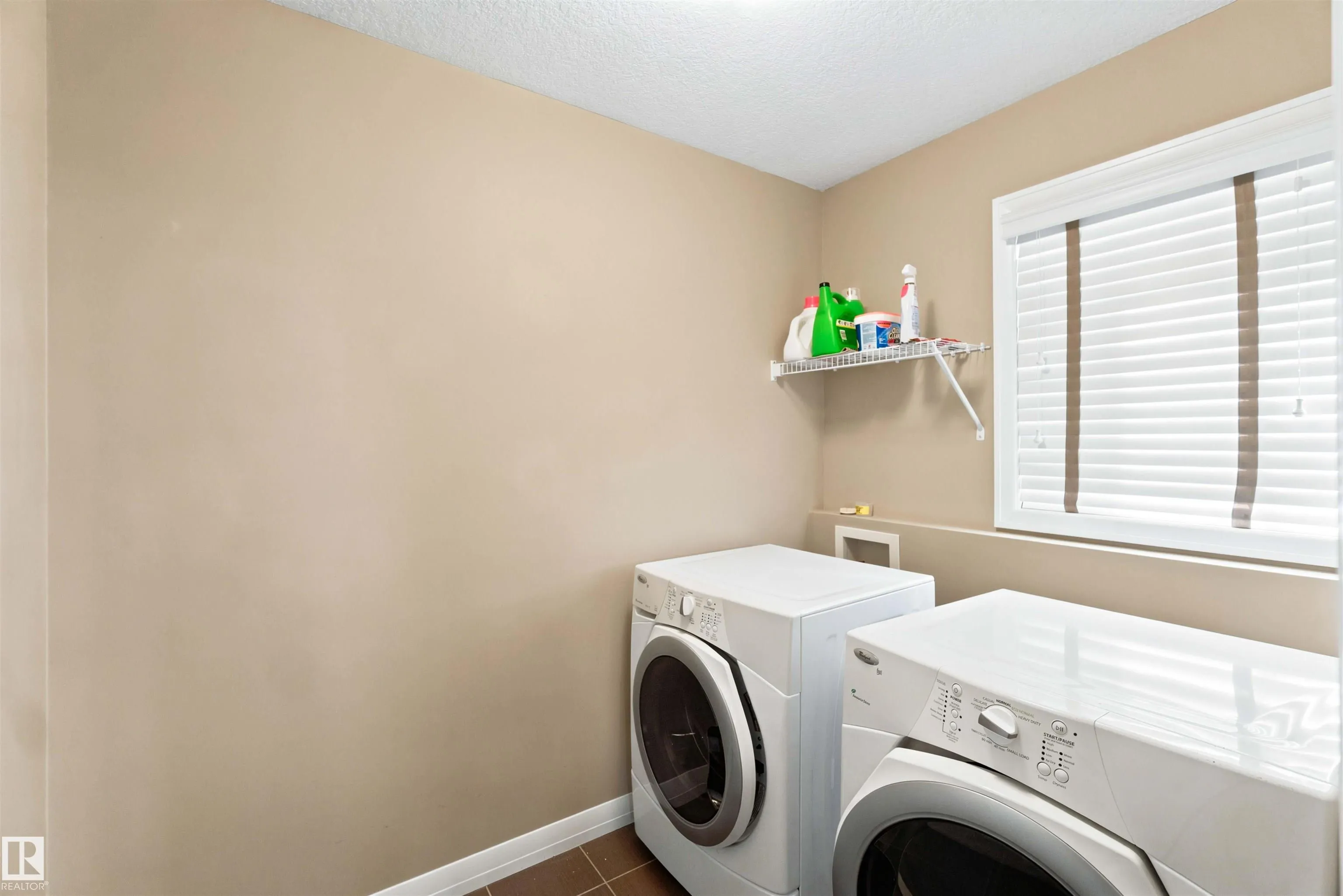 1238 AINSLIE Way