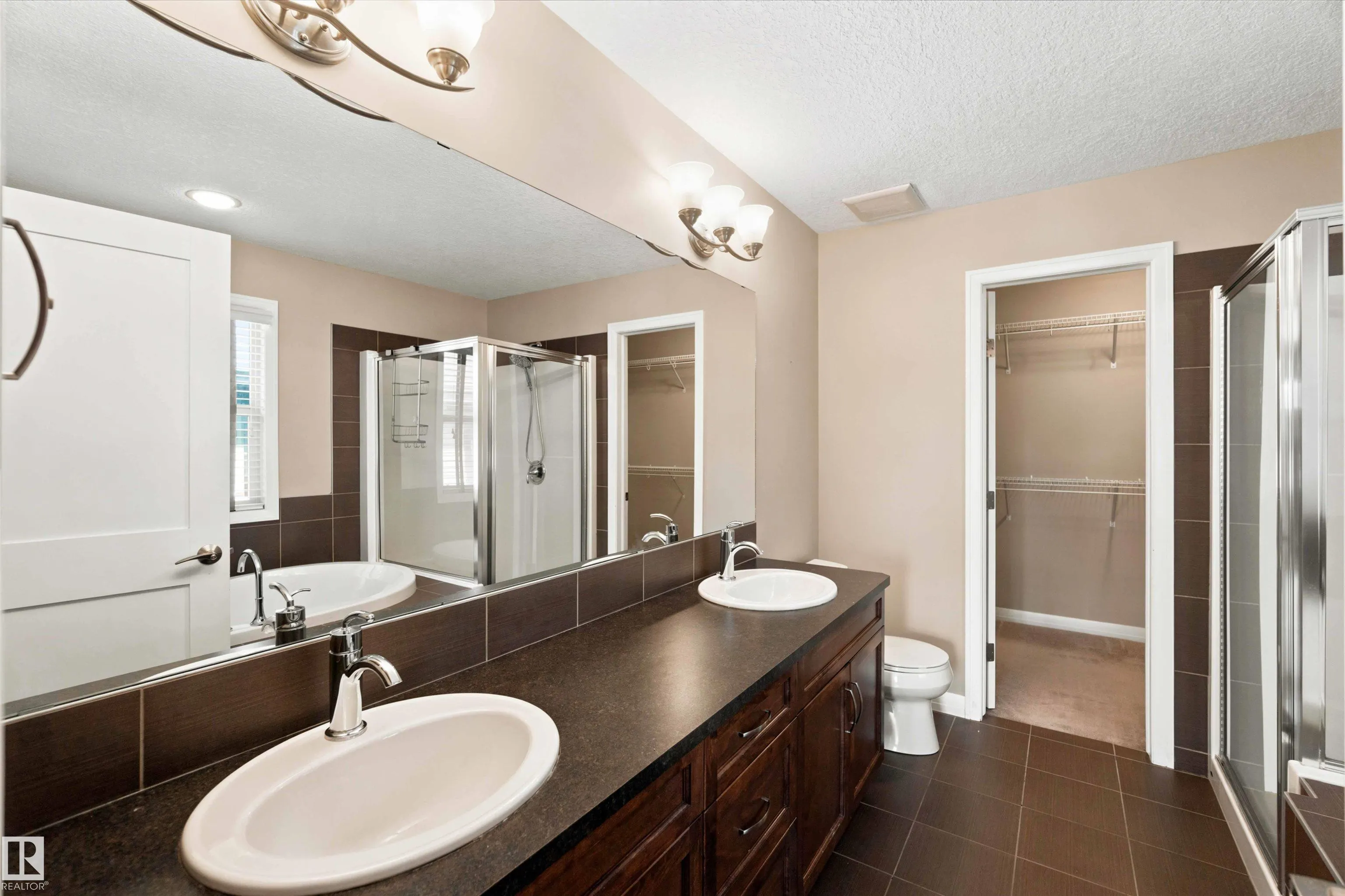 1238 AINSLIE Way