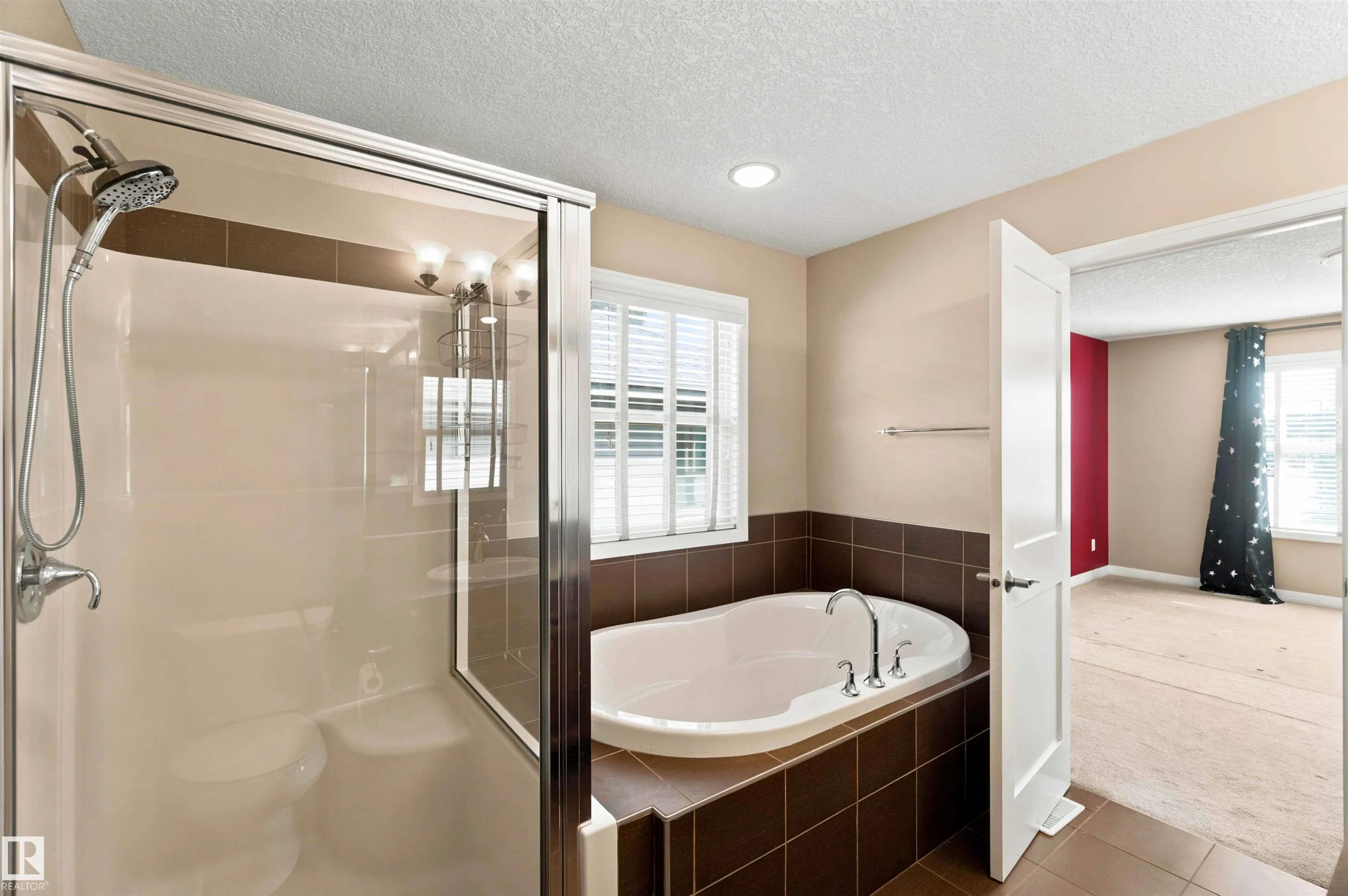 1238 AINSLIE Way