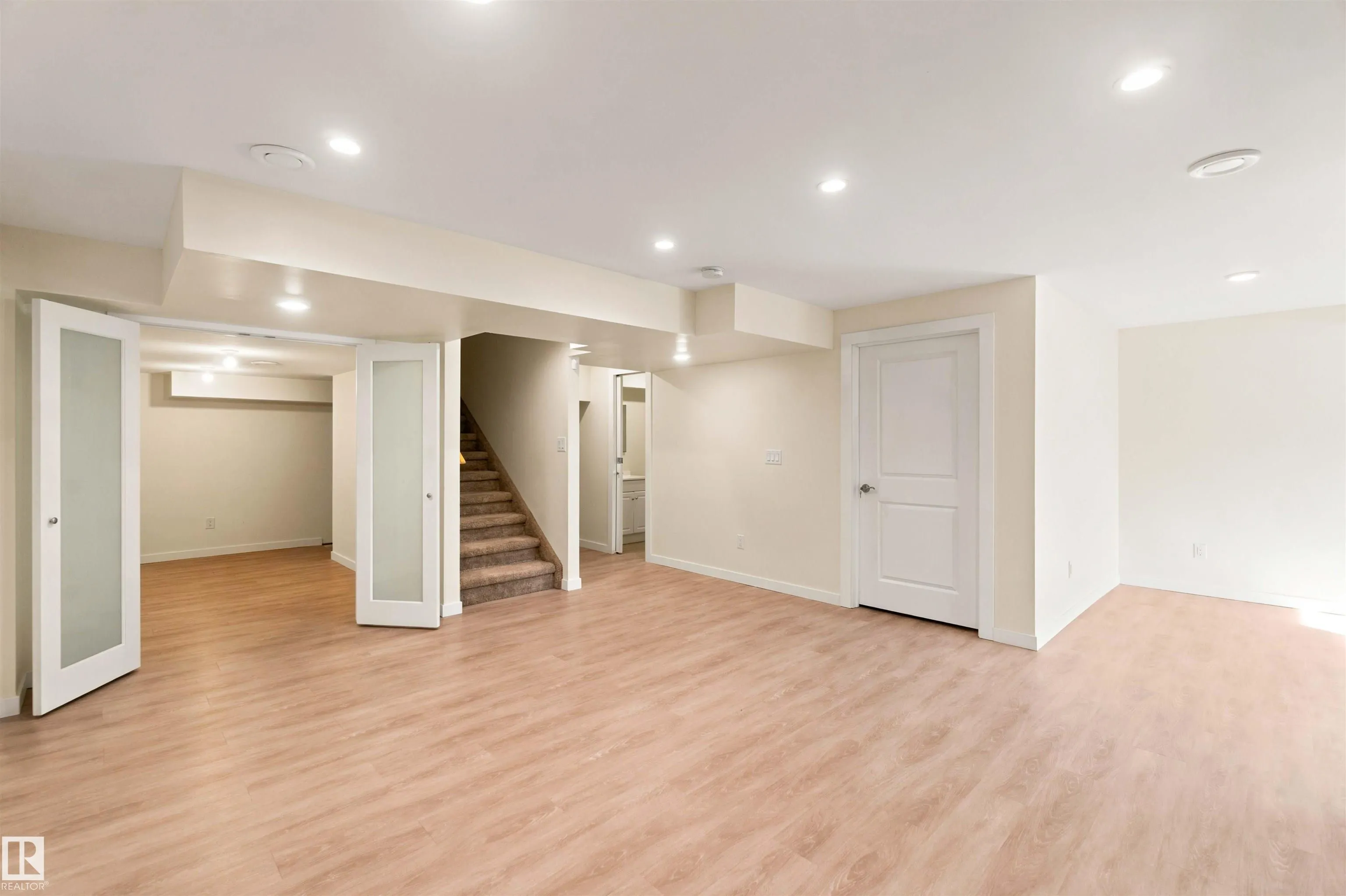 1238 AINSLIE Way