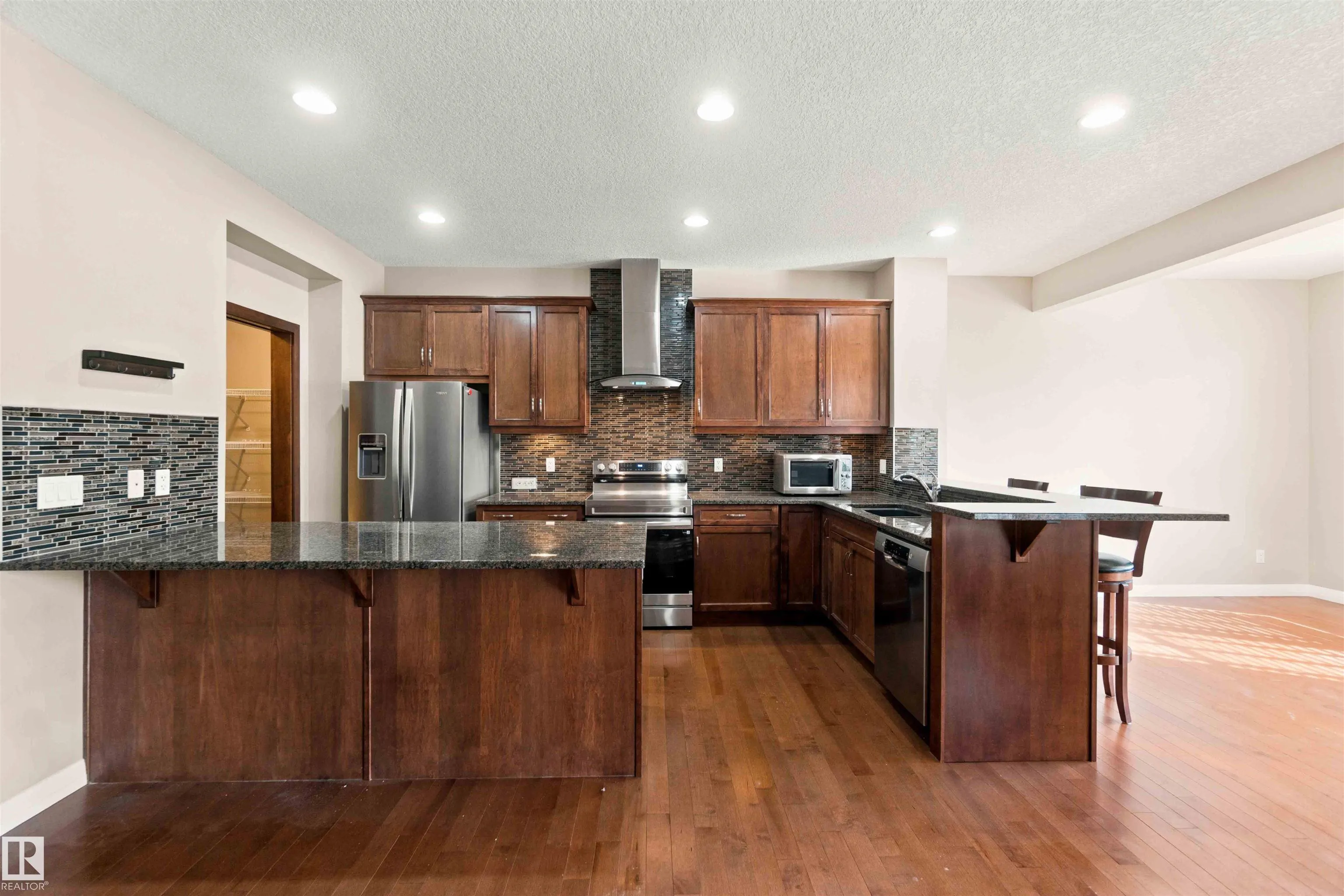 1238 AINSLIE Way