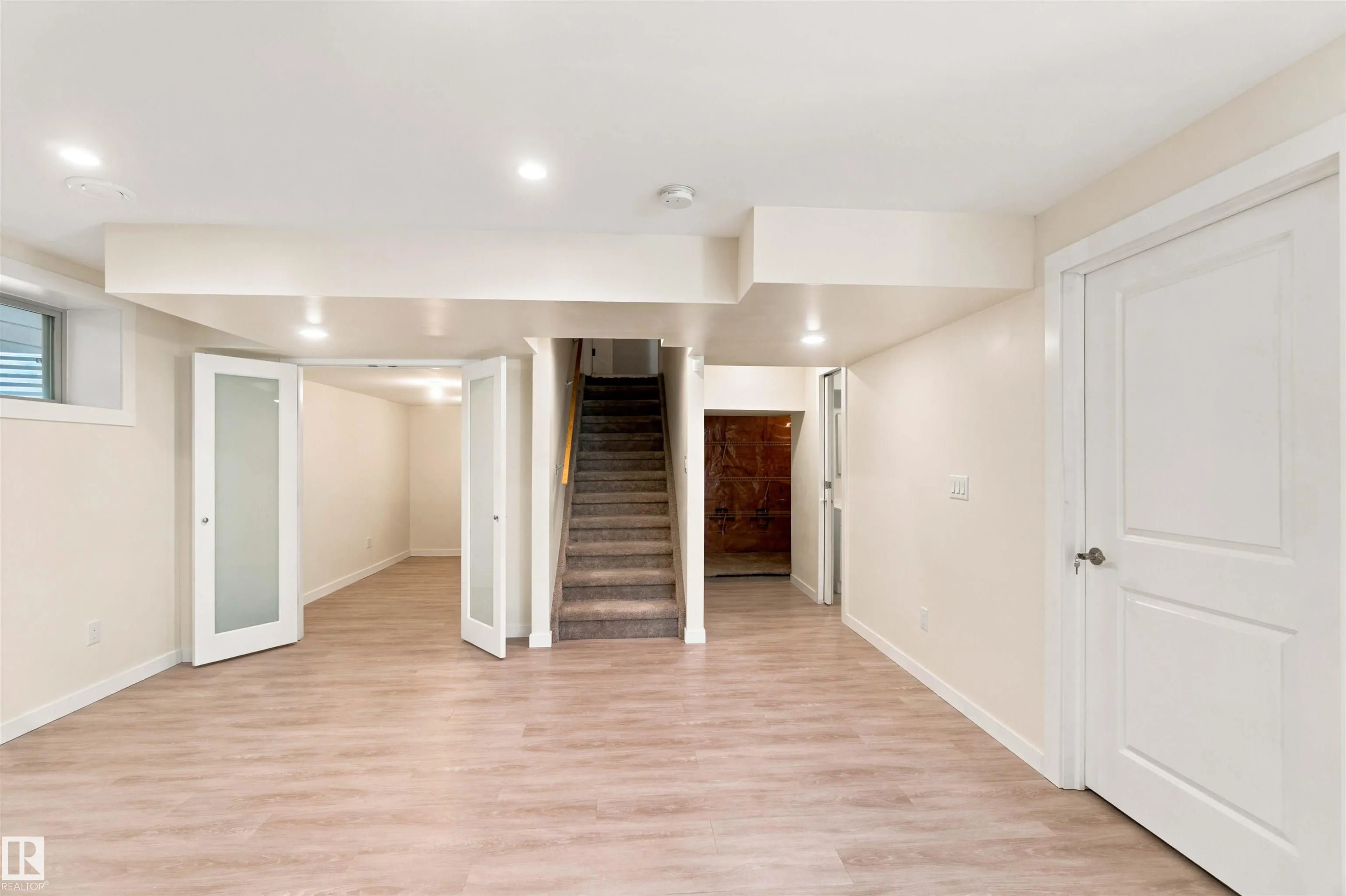 1238 AINSLIE Way
