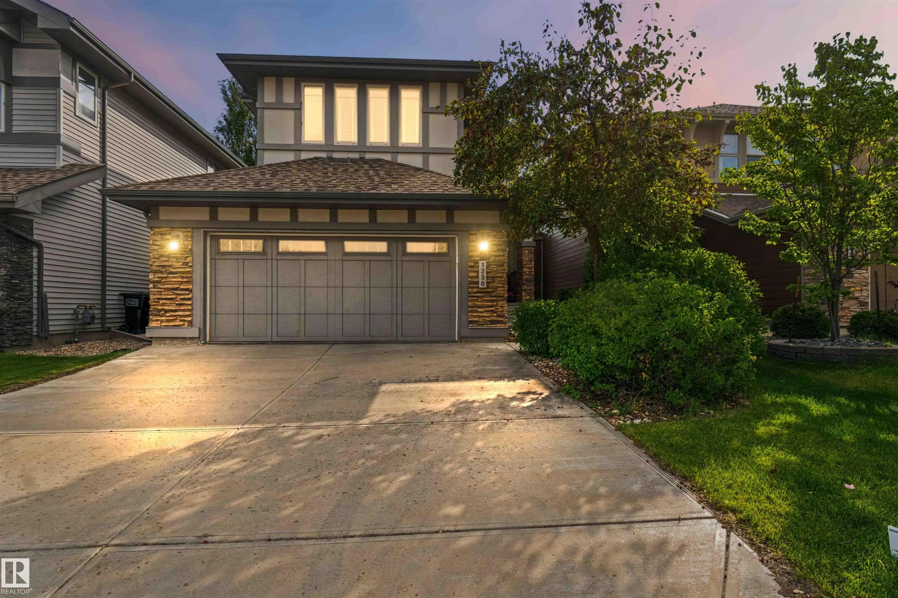 1238 AINSLIE Way