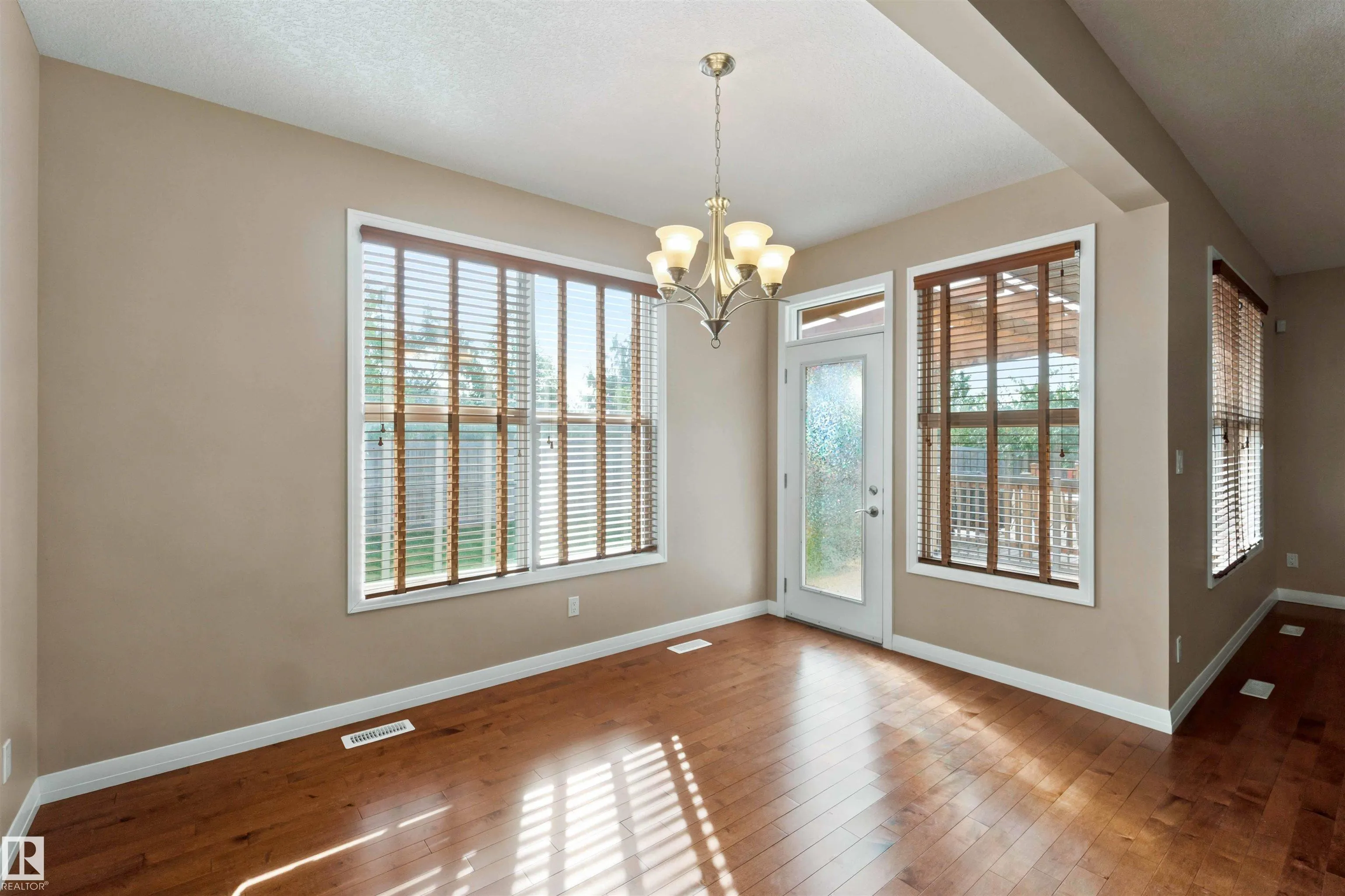 1238 AINSLIE Way