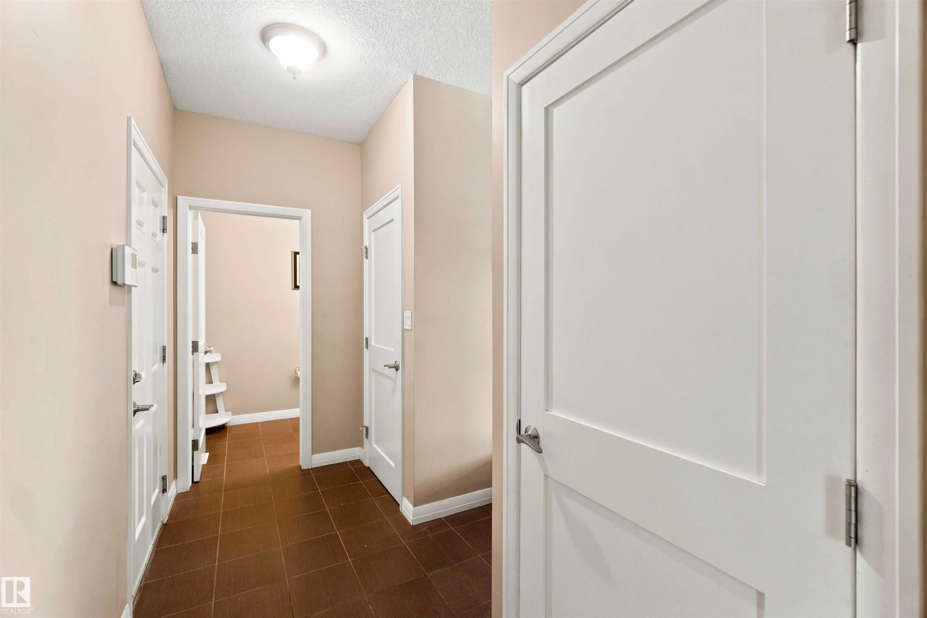 1238 AINSLIE Way