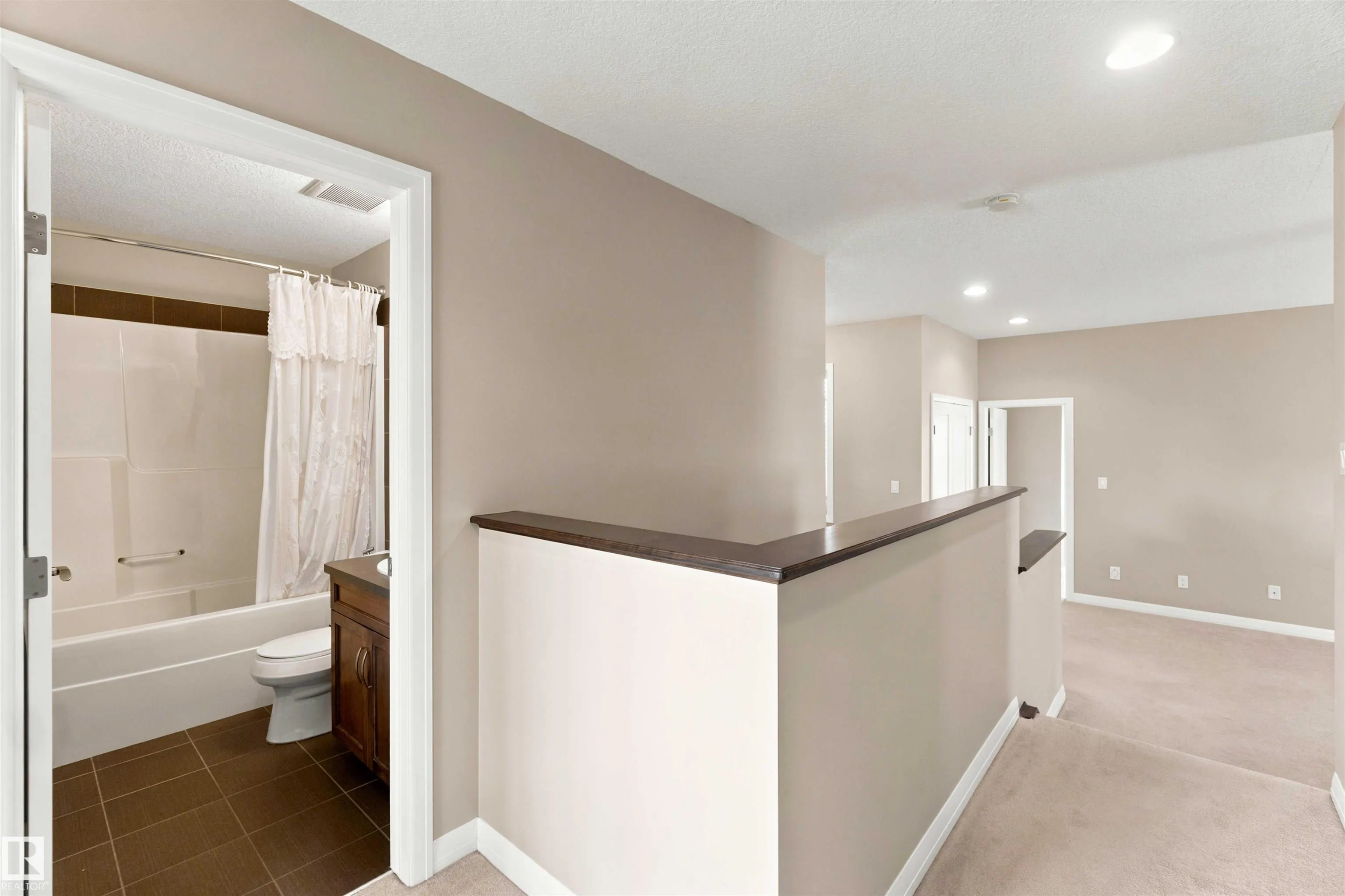 1238 AINSLIE Way