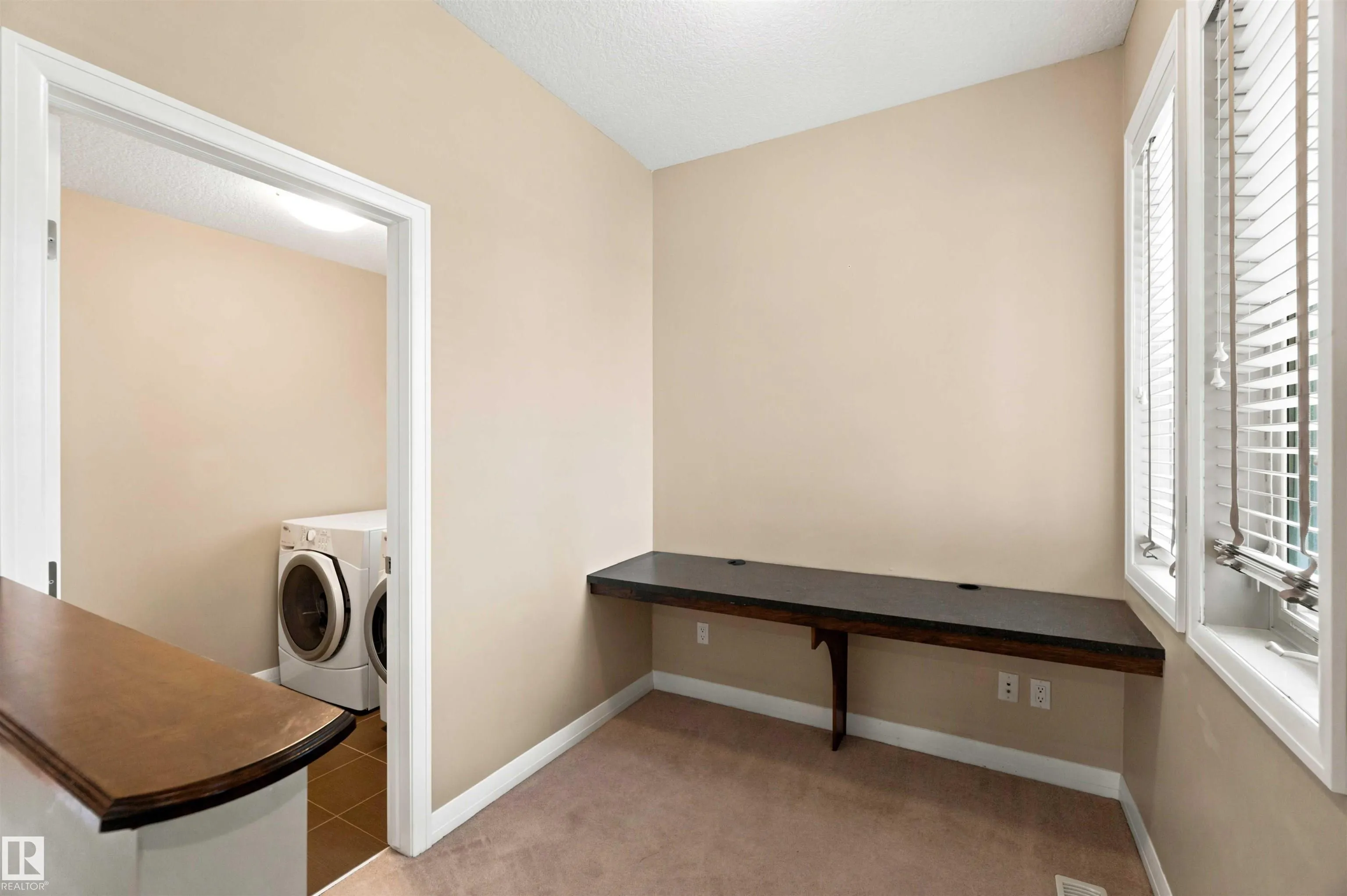1238 AINSLIE Way