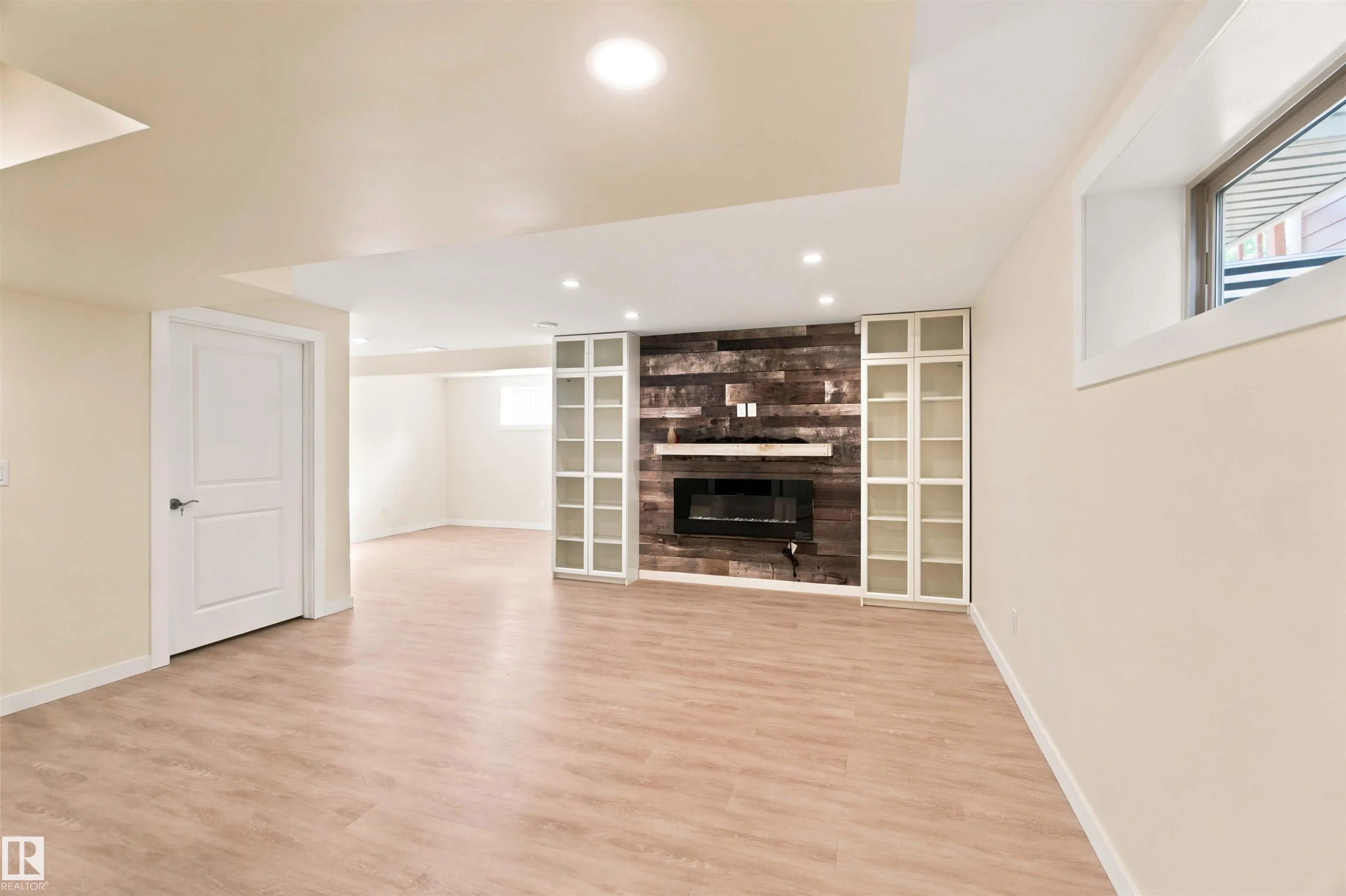 1238 AINSLIE Way