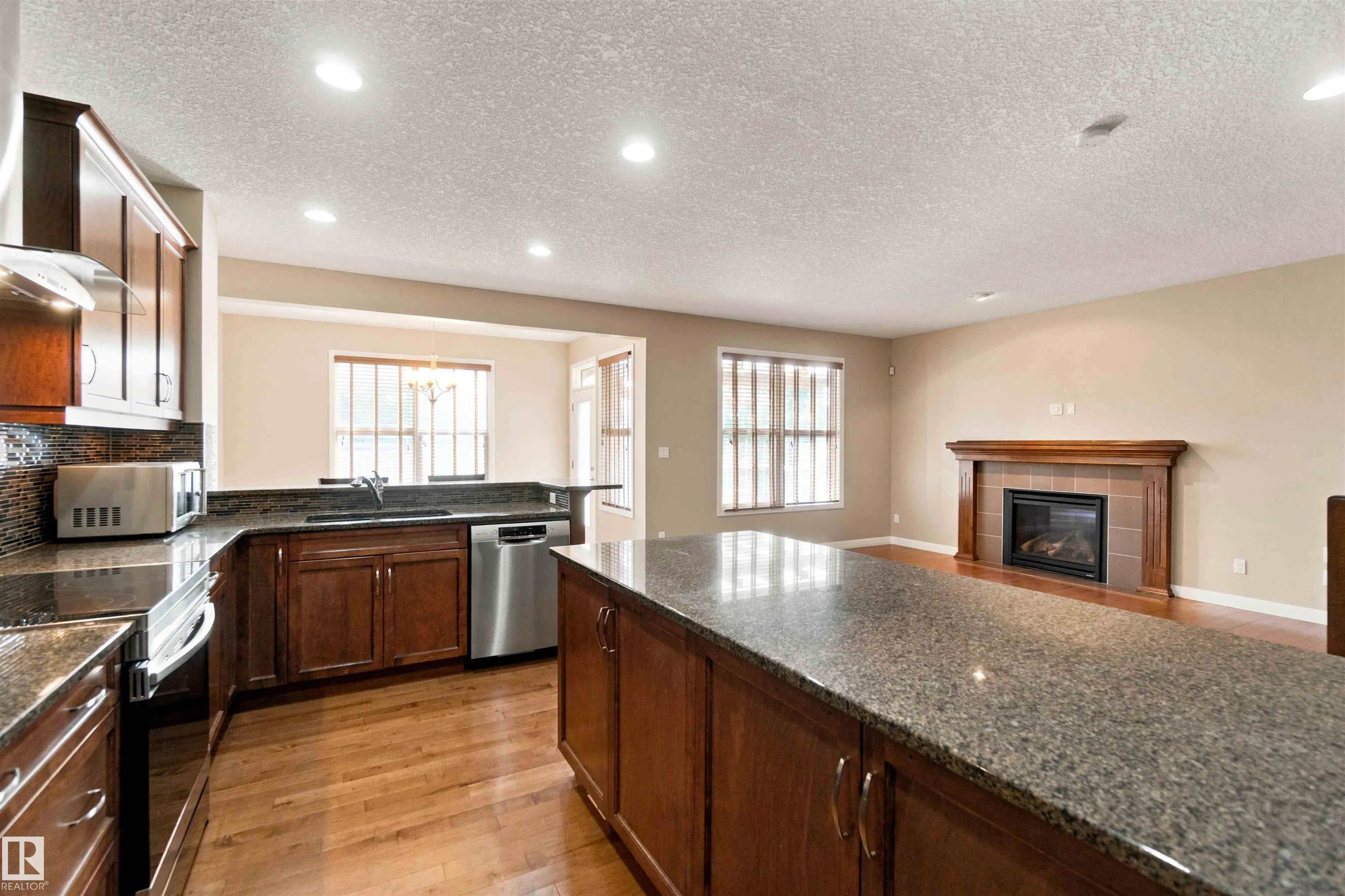 1238 AINSLIE Way