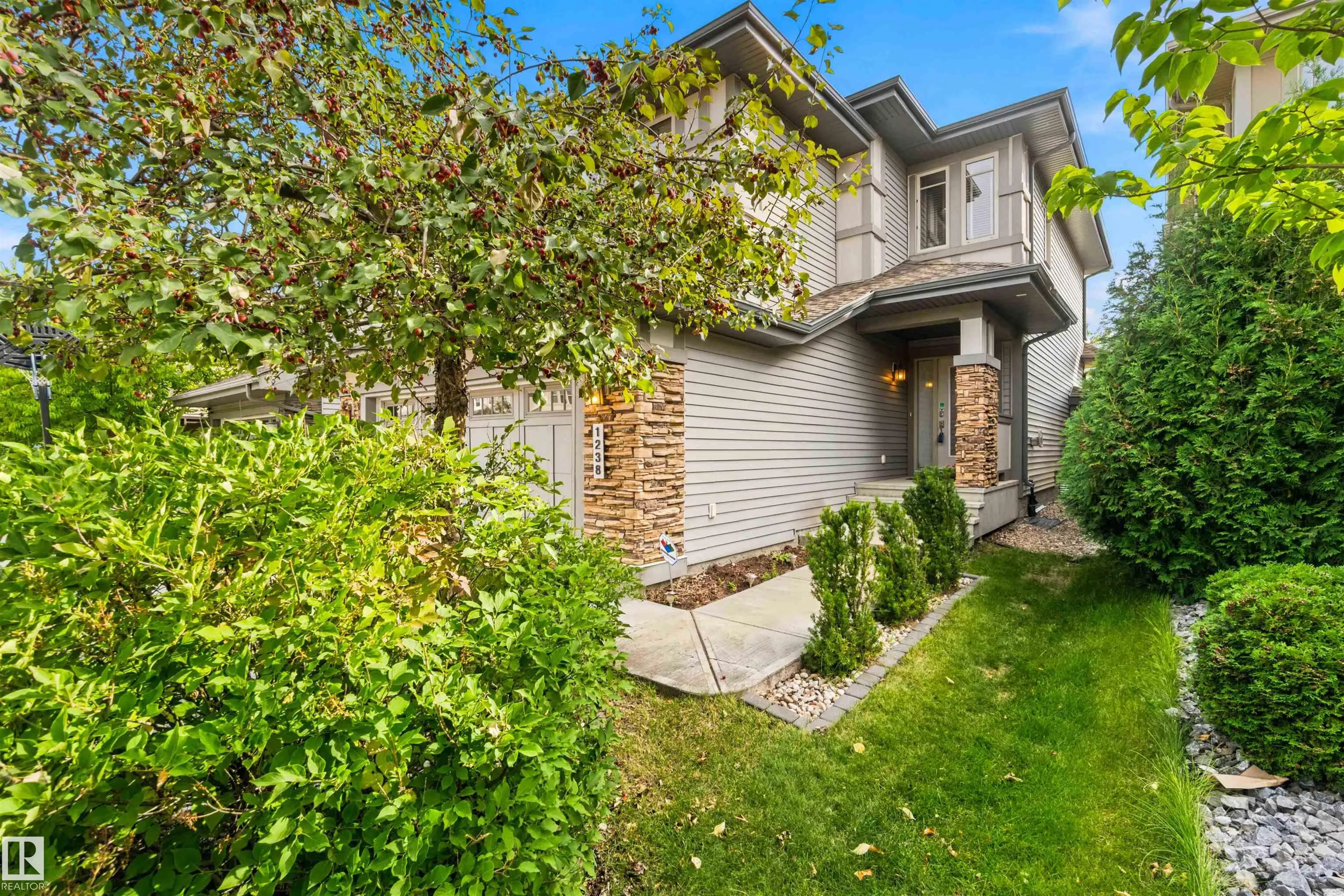 1238 AINSLIE Way