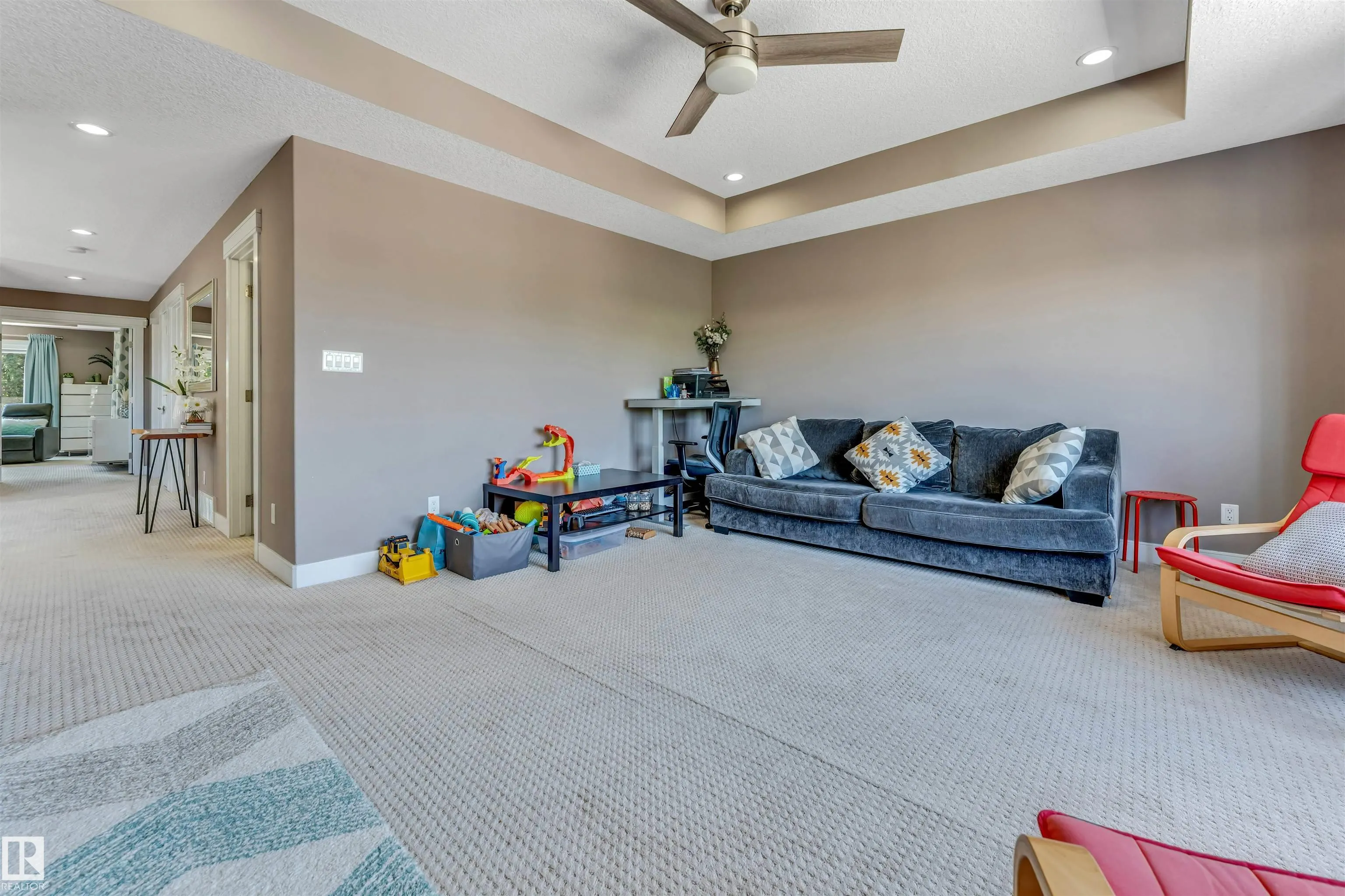 3819 CLAXTON Close