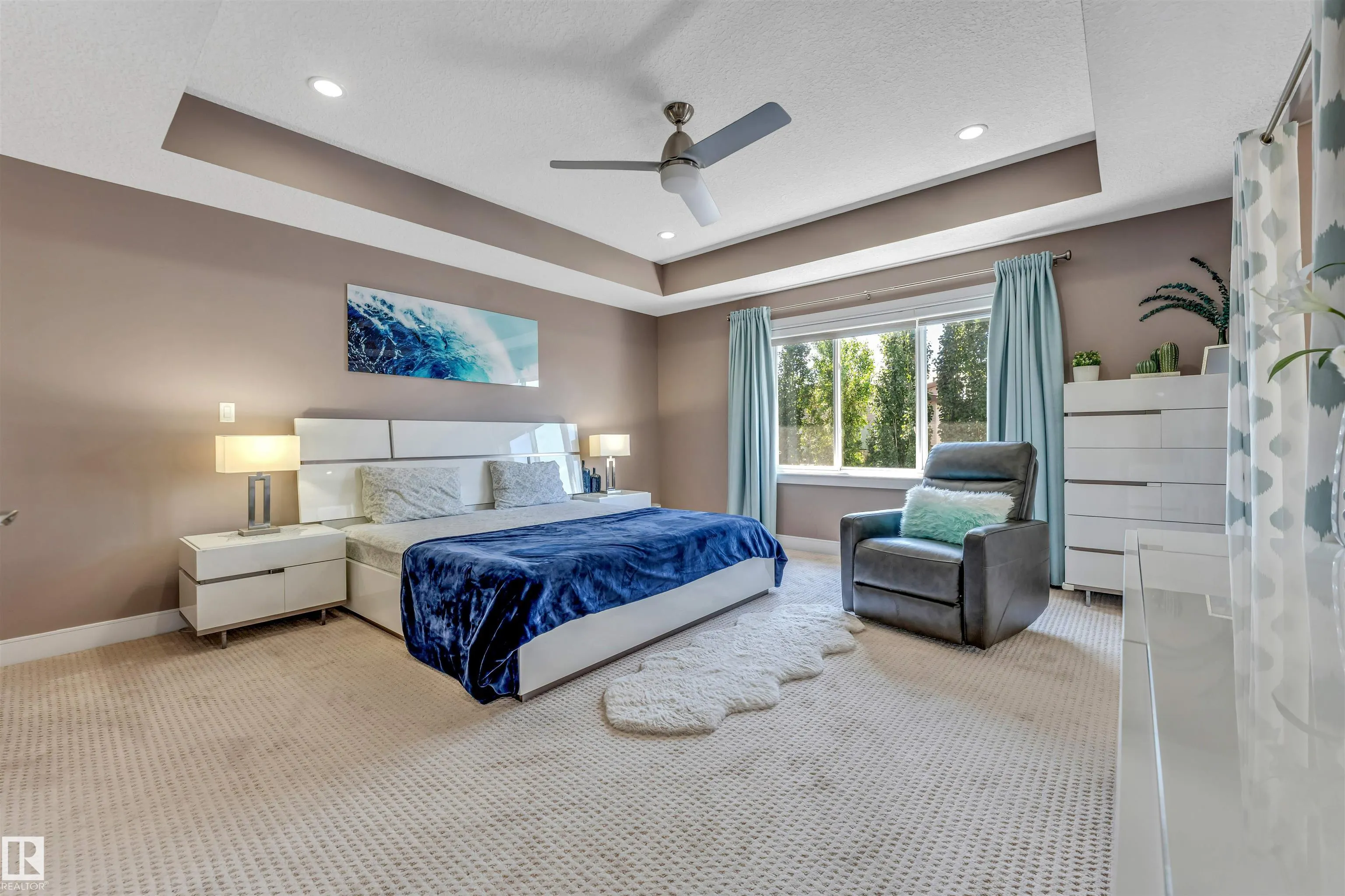 3819 CLAXTON Close