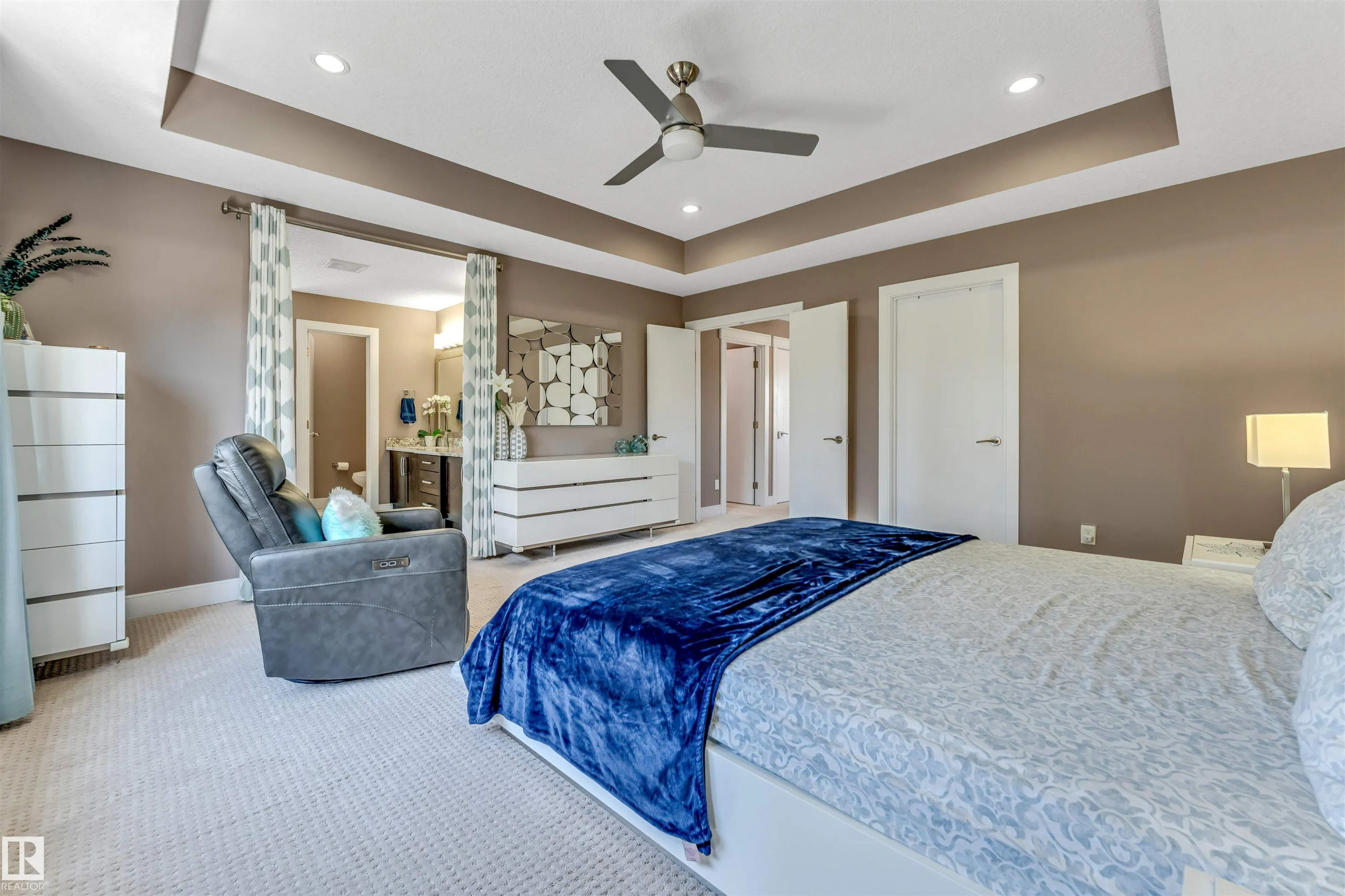 3819 CLAXTON Close