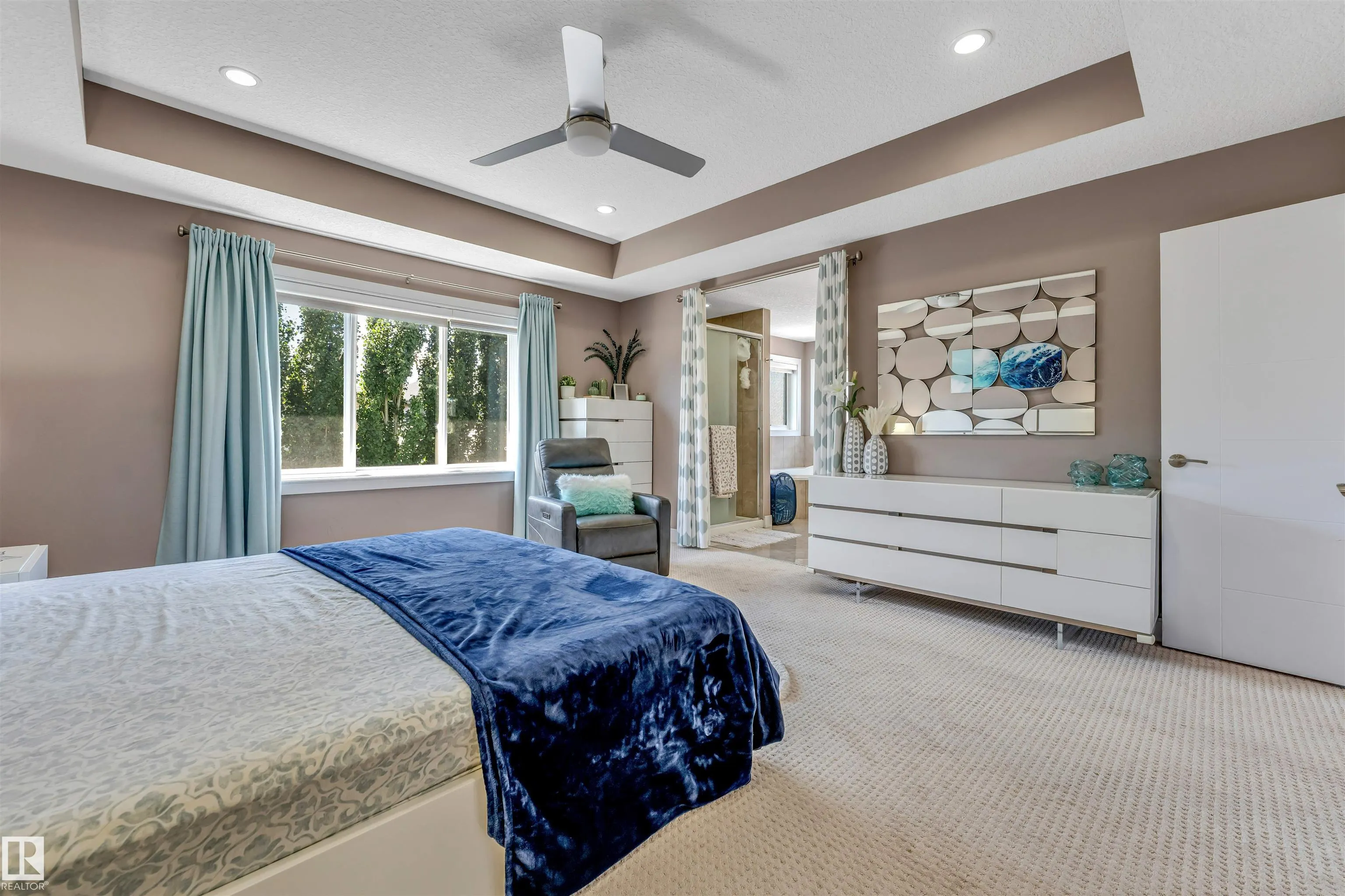 3819 CLAXTON Close