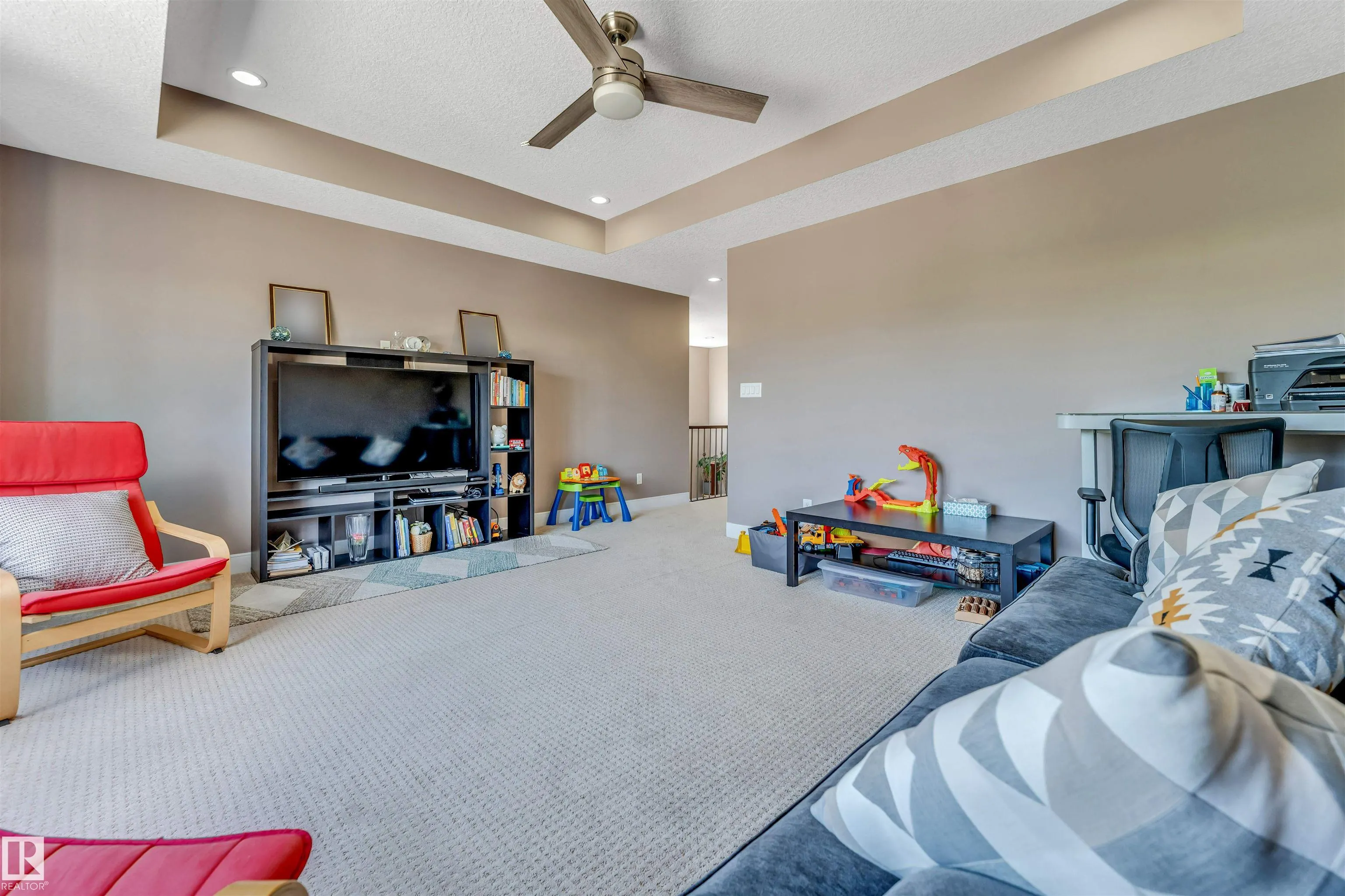3819 CLAXTON Close