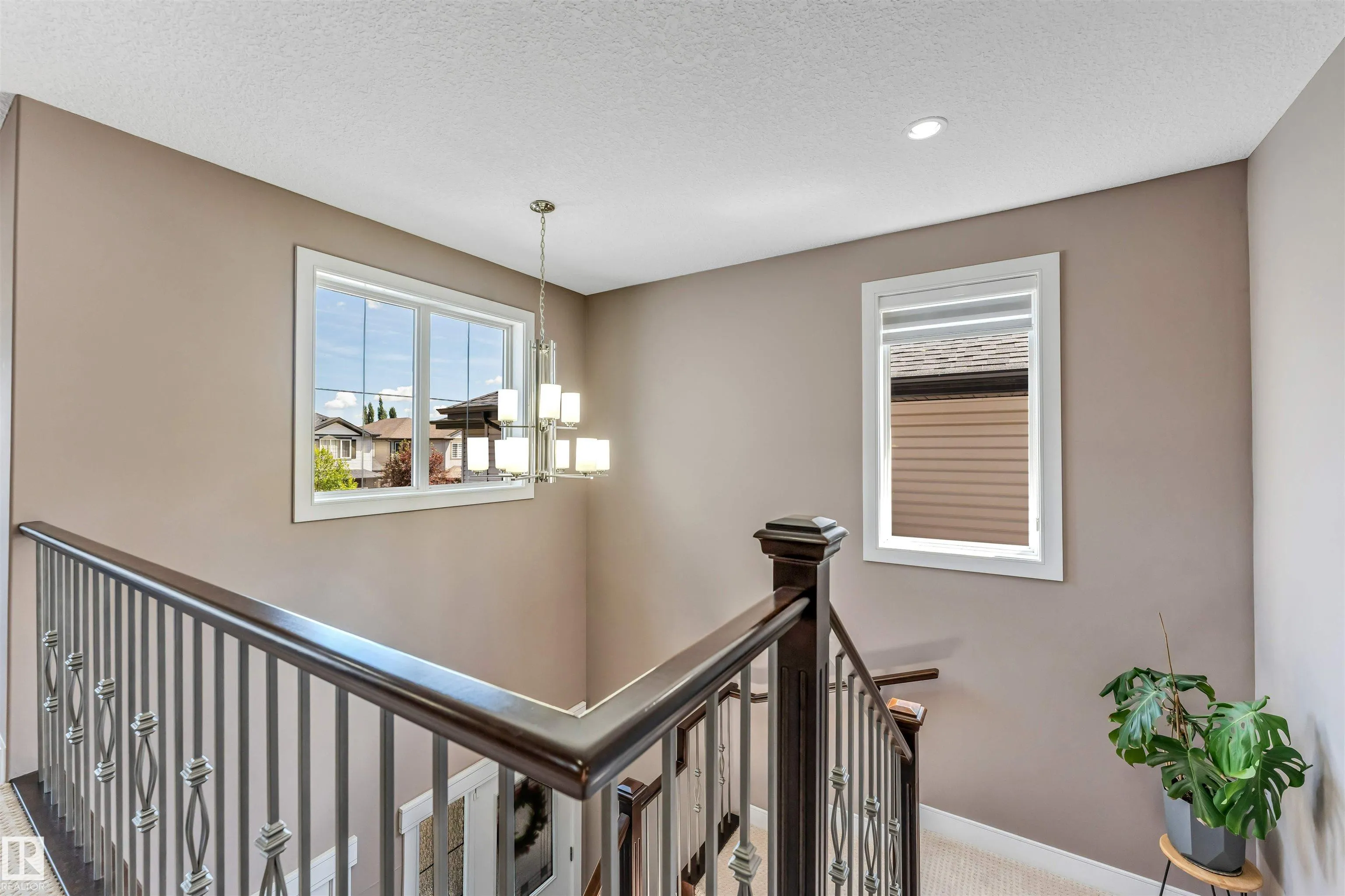 3819 CLAXTON Close