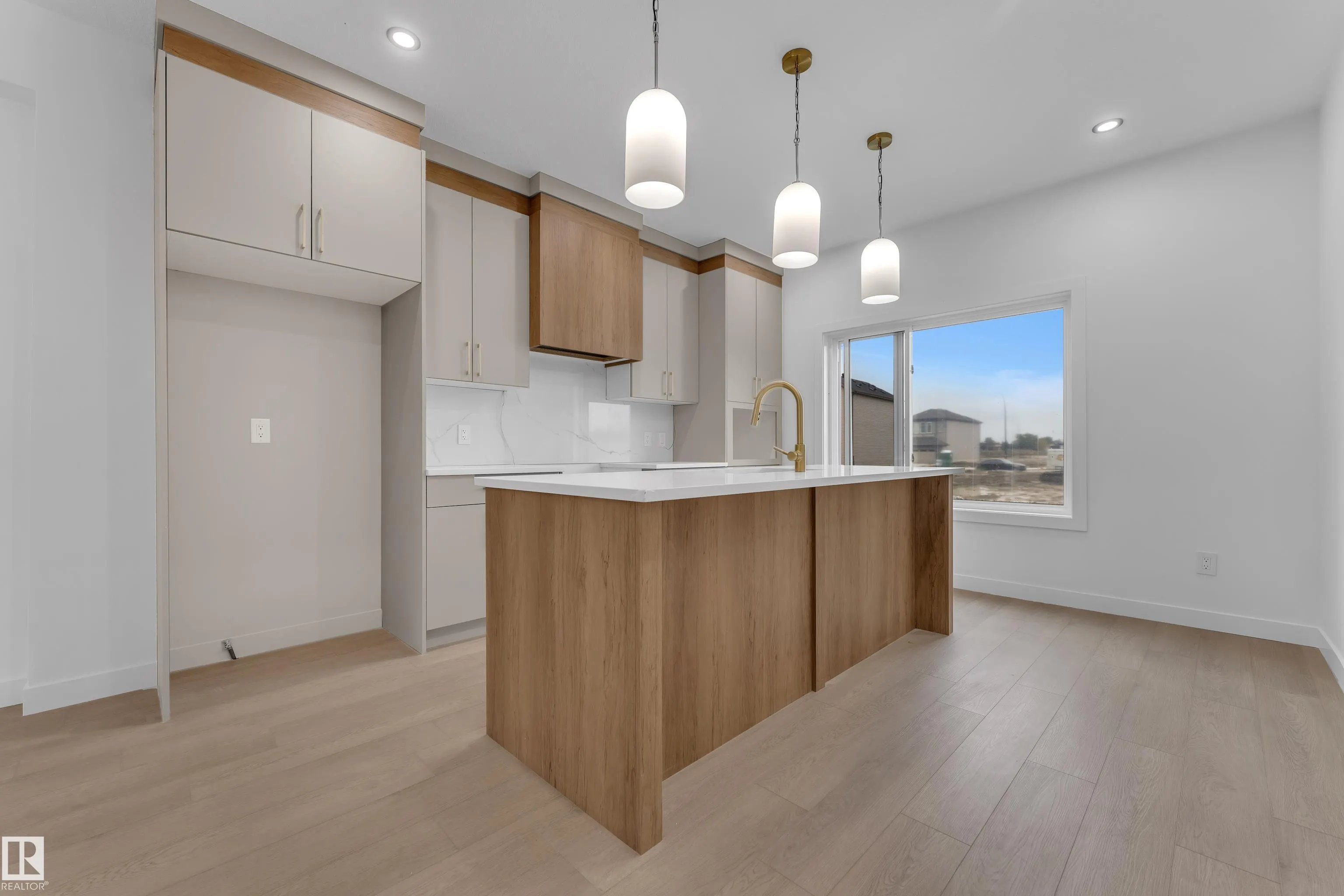 265 Falcon Crescent