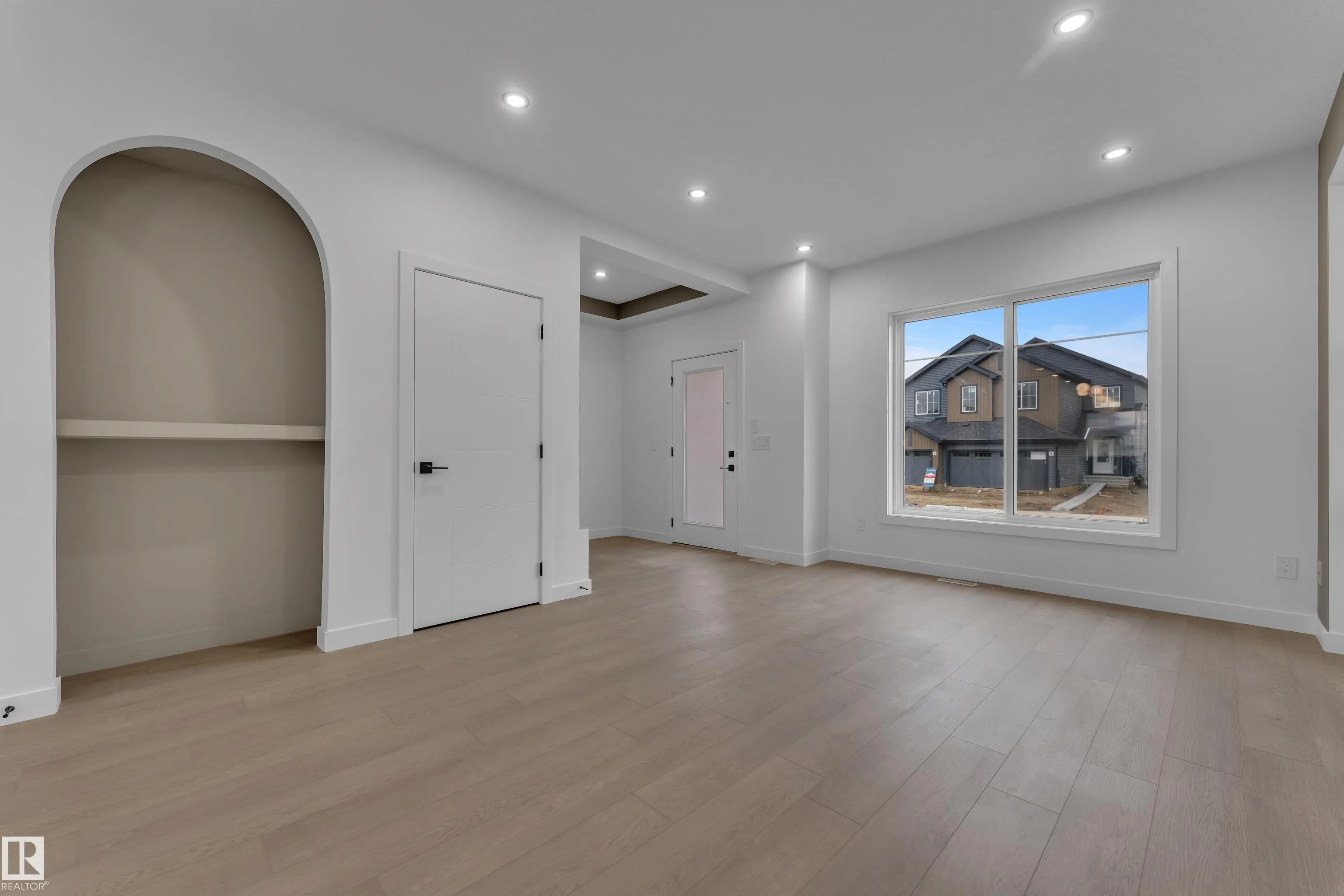 265 Falcon Crescent