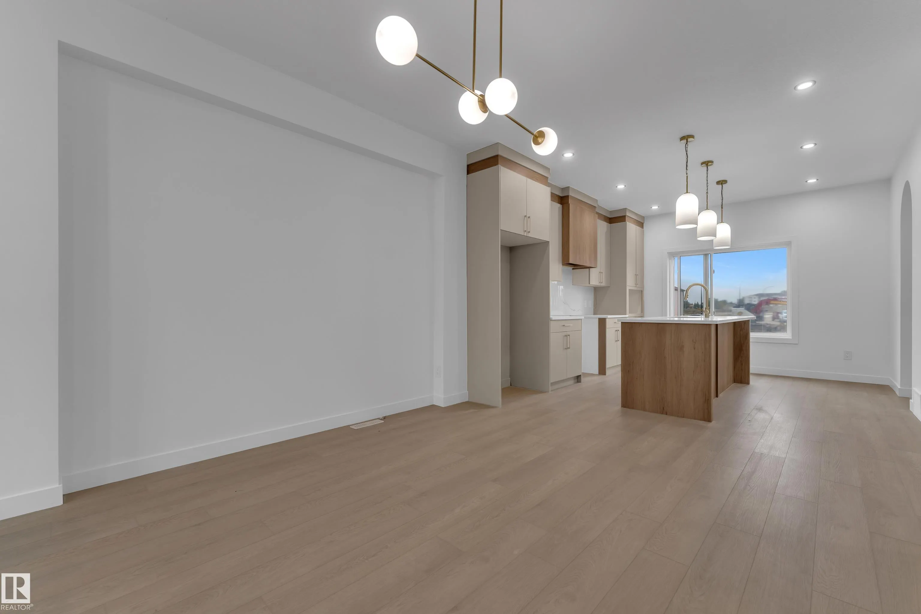 265 Falcon Crescent