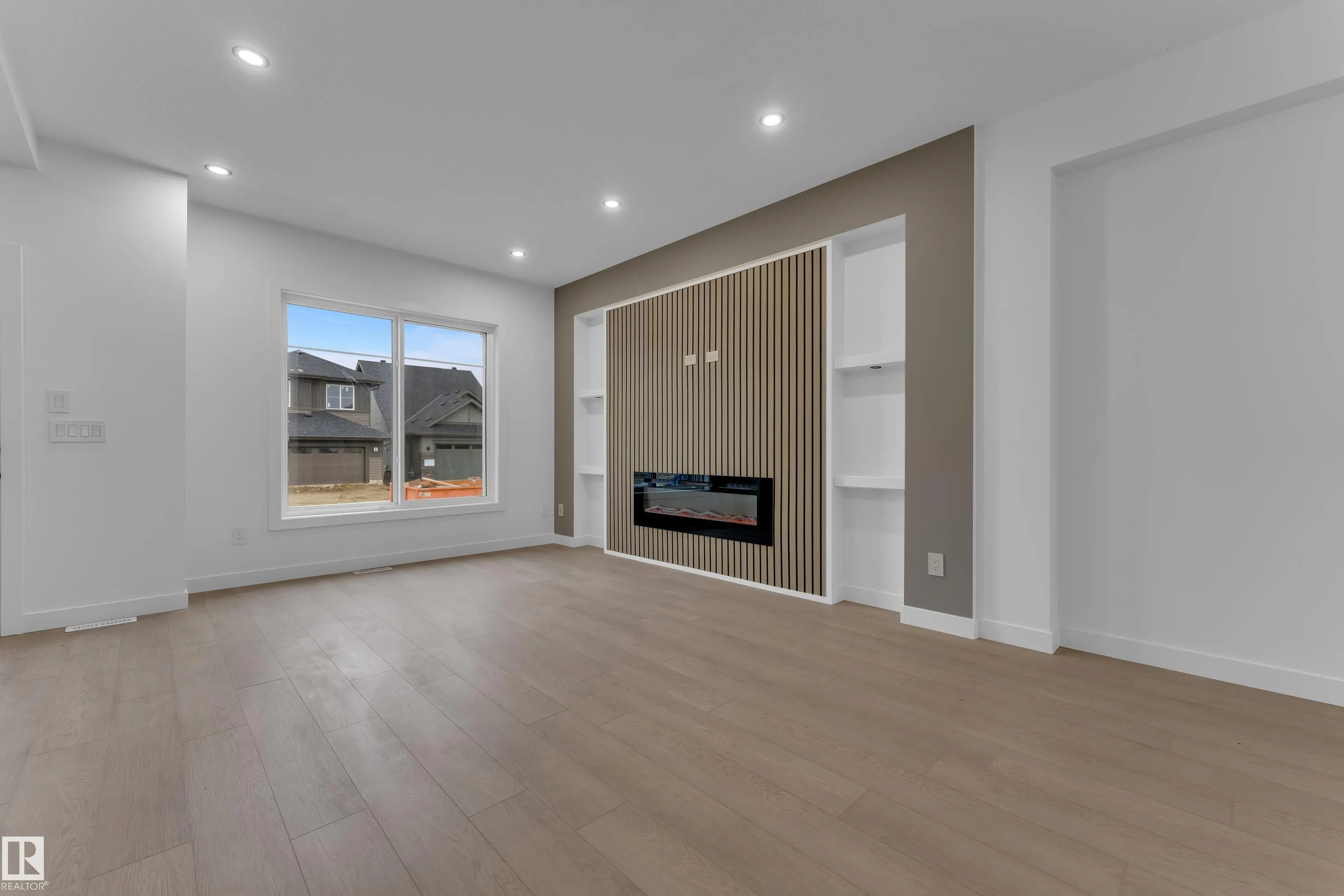 265 Falcon Crescent