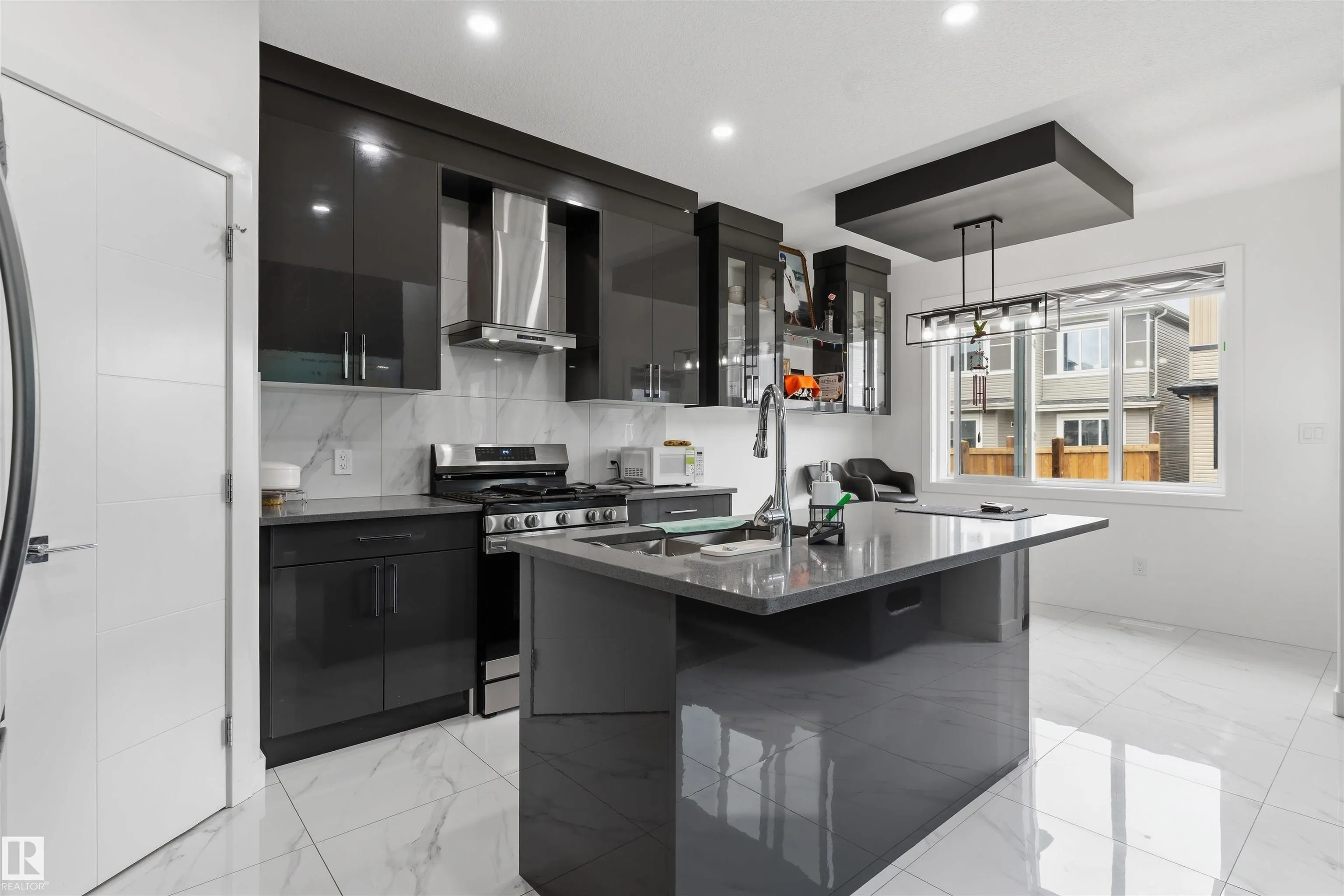3606 41 AVE