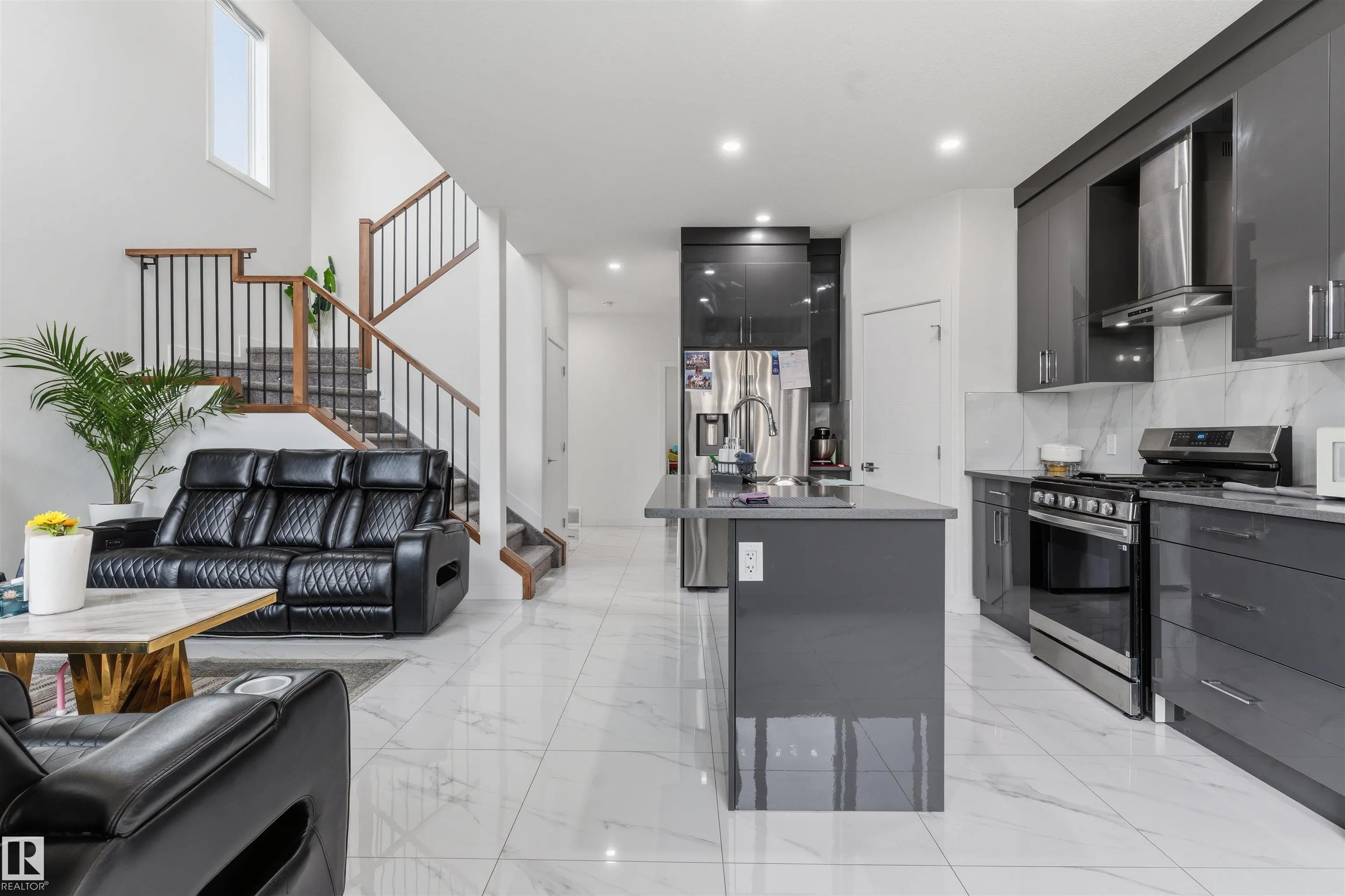 3606 41 AVE