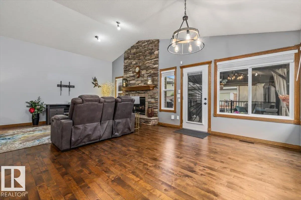 61 LINKSIDE Boulevard