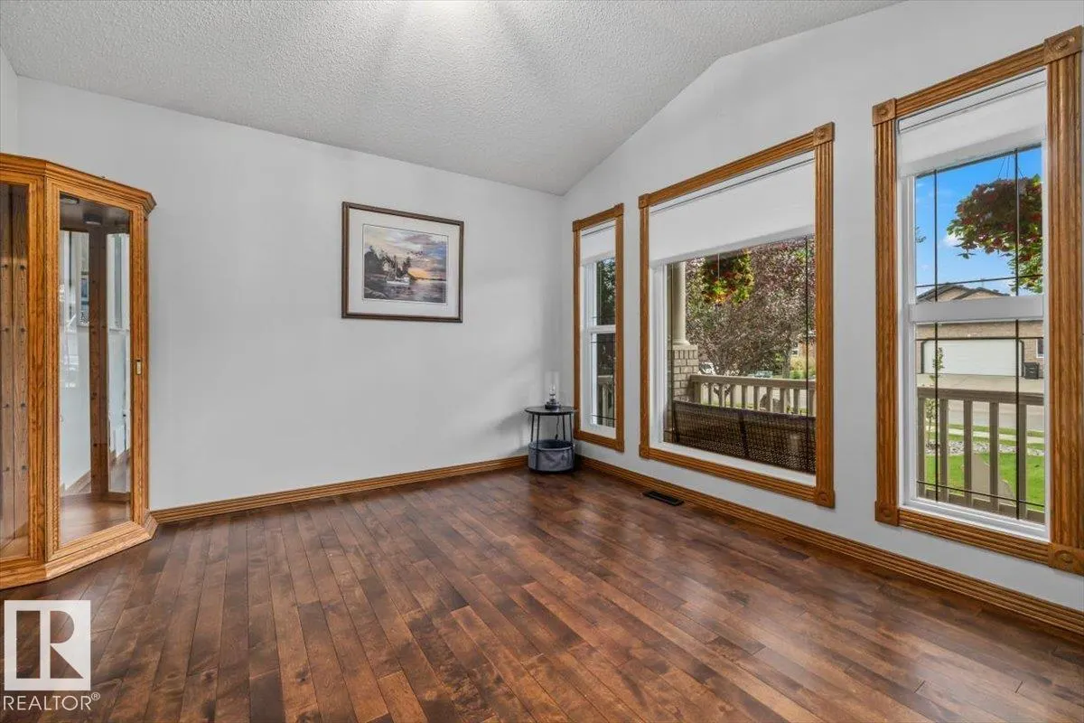 61 LINKSIDE Boulevard