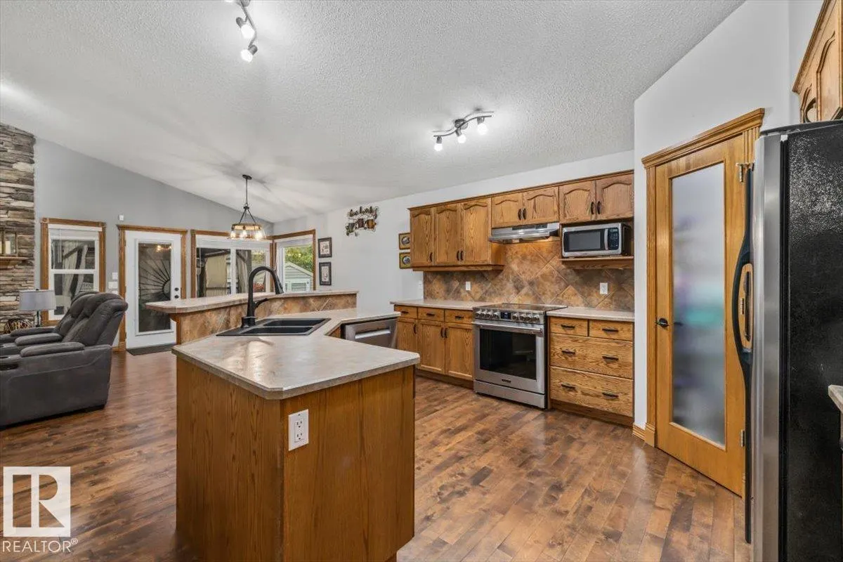 61 LINKSIDE Boulevard