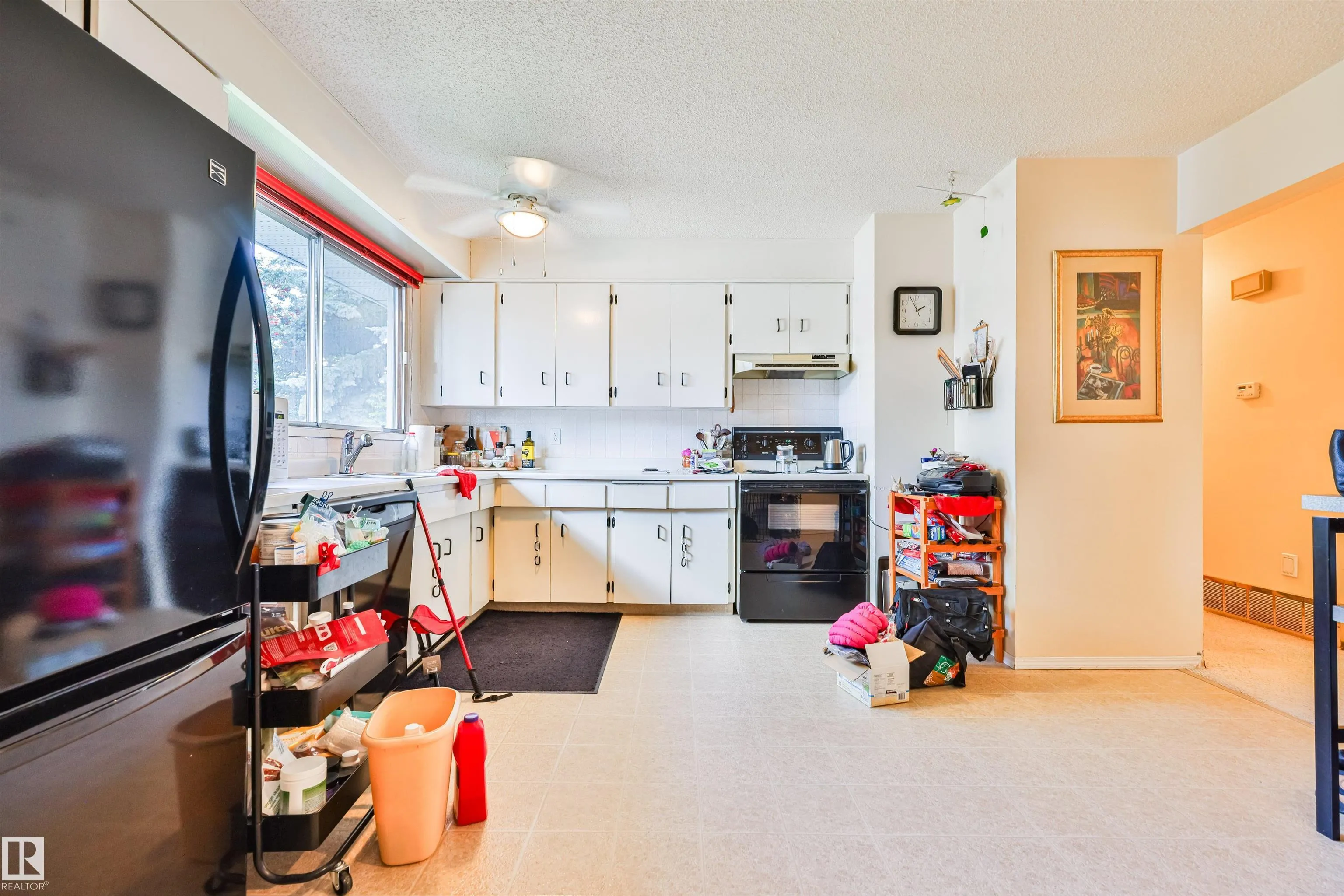9 HAWKINS Crescent