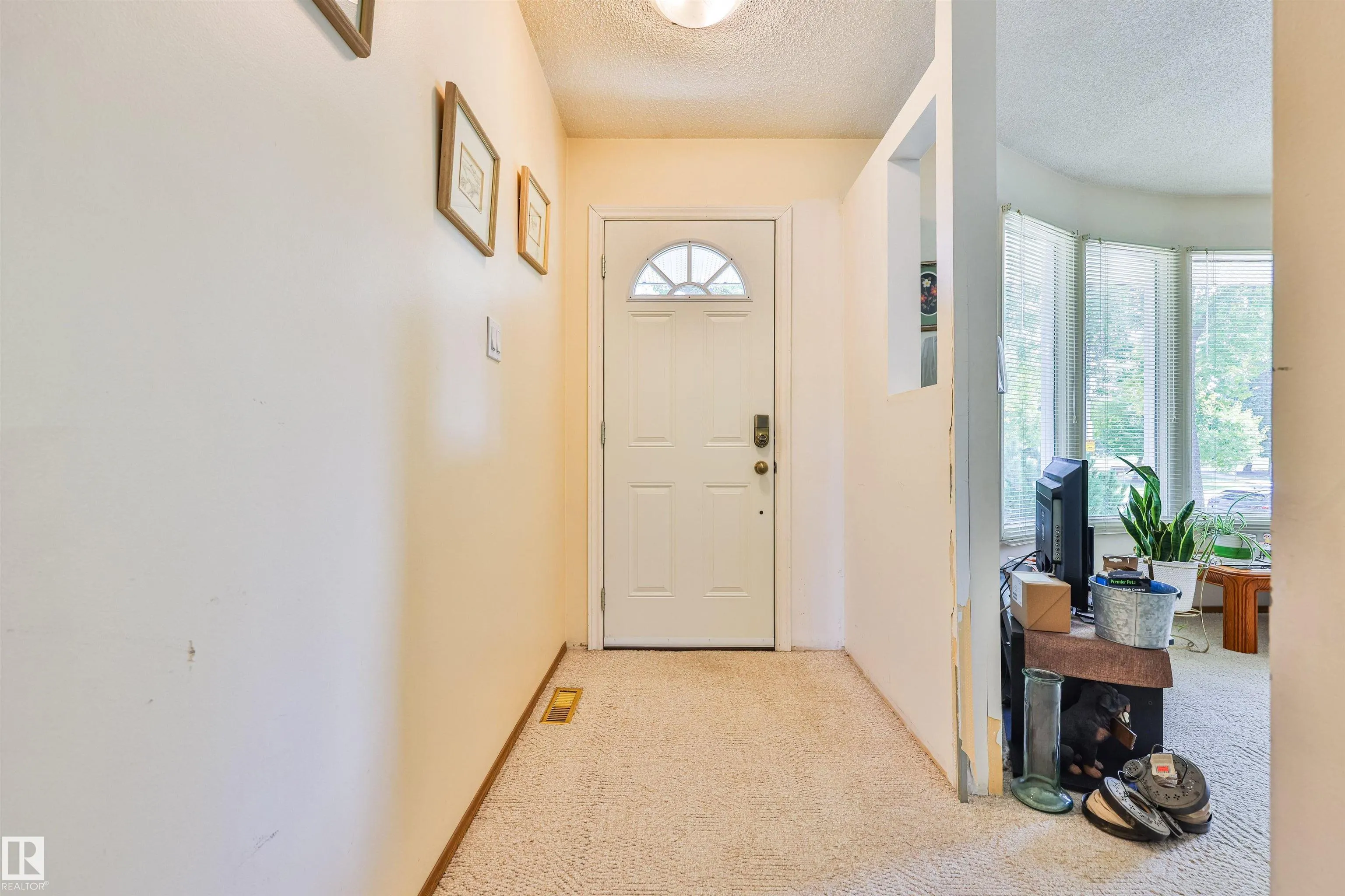 9 HAWKINS Crescent