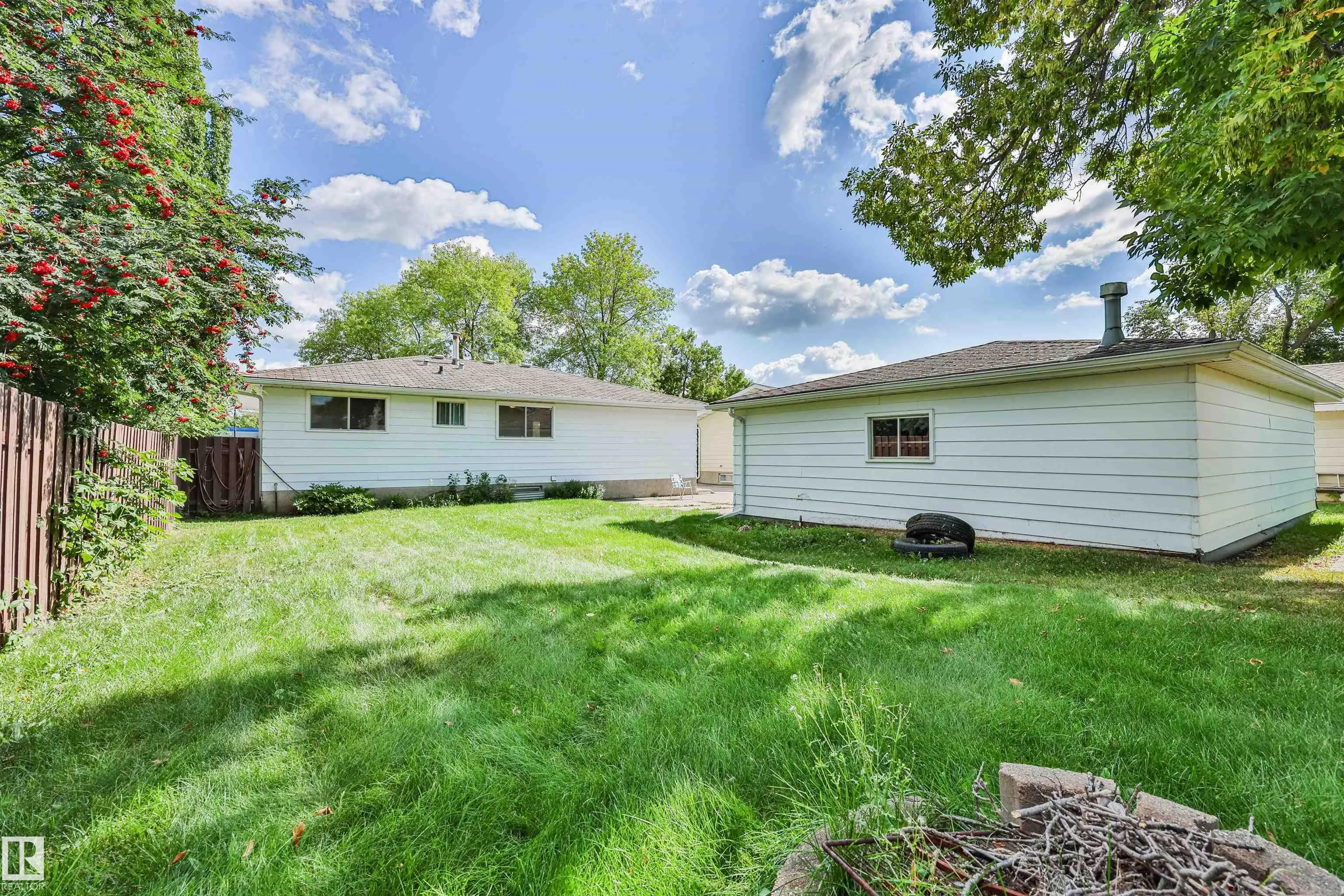 9 HAWKINS Crescent