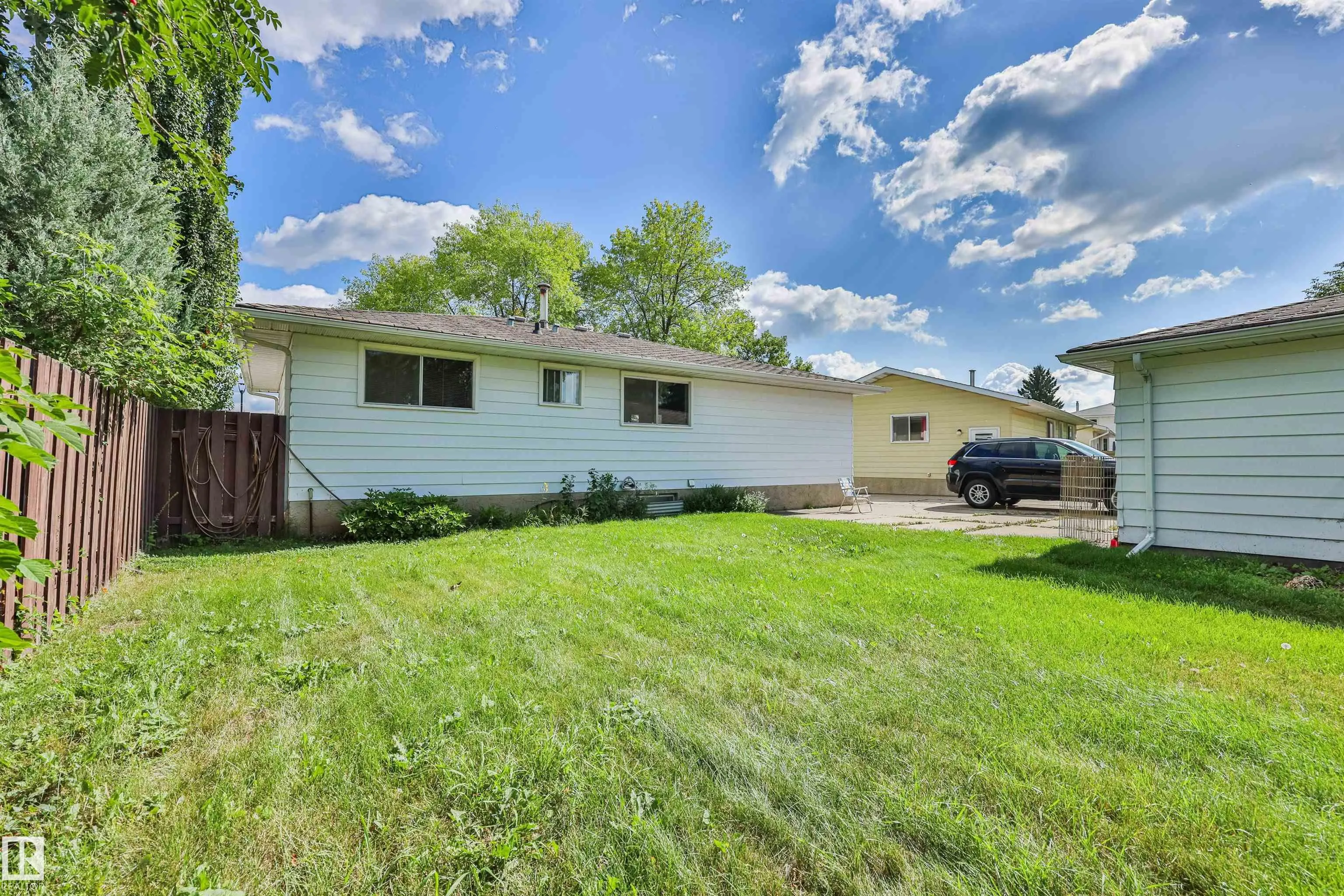 9 HAWKINS Crescent
