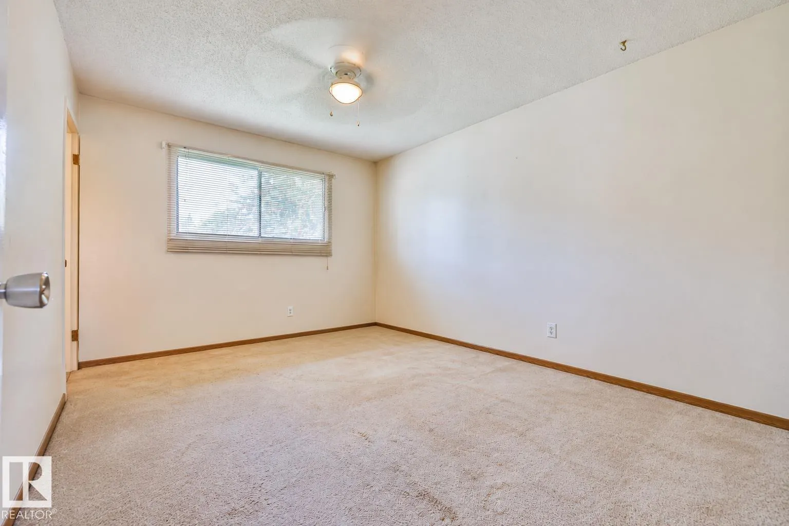 9 HAWKINS Crescent