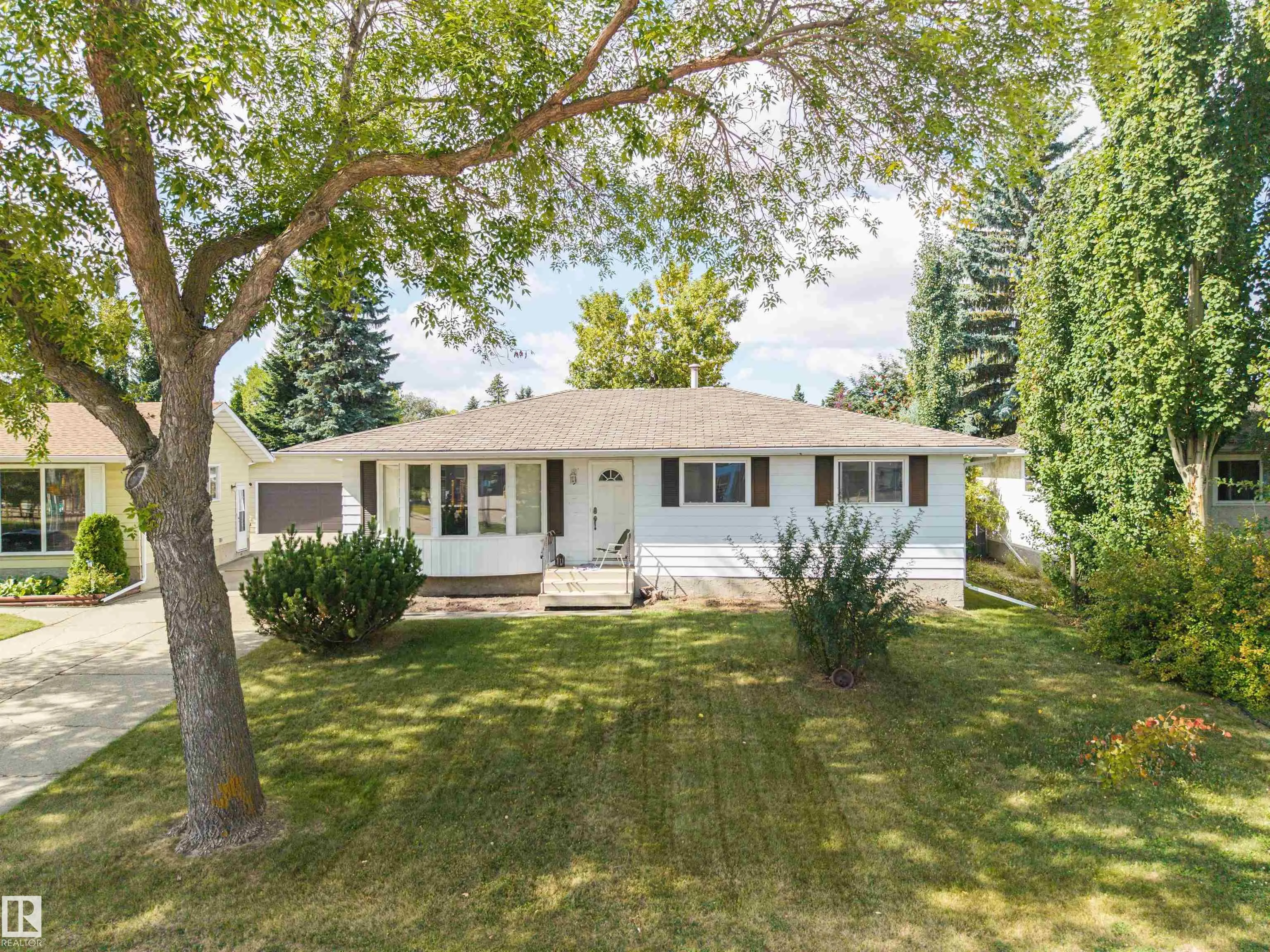 9 HAWKINS Crescent