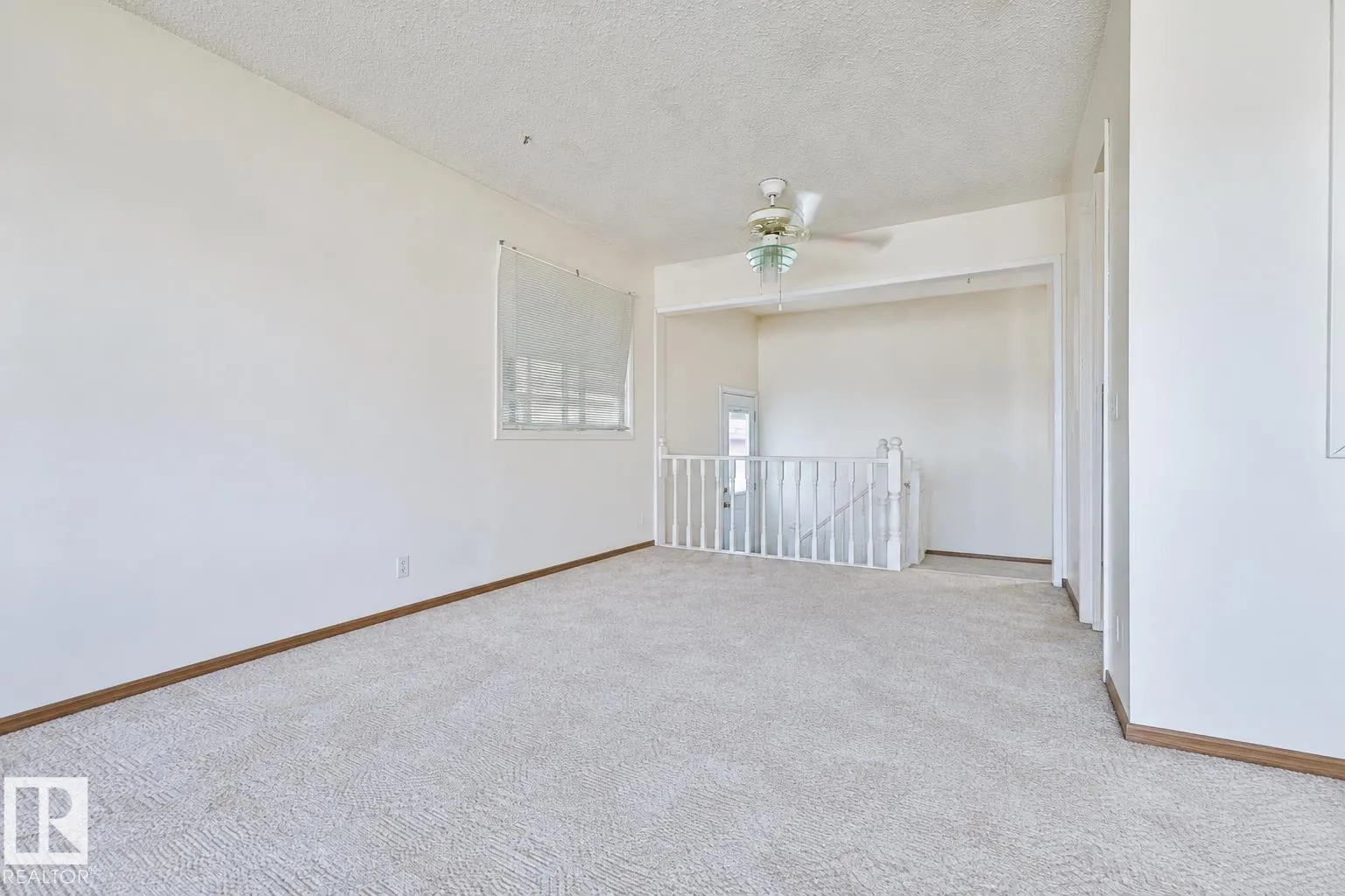 9 HAWKINS Crescent