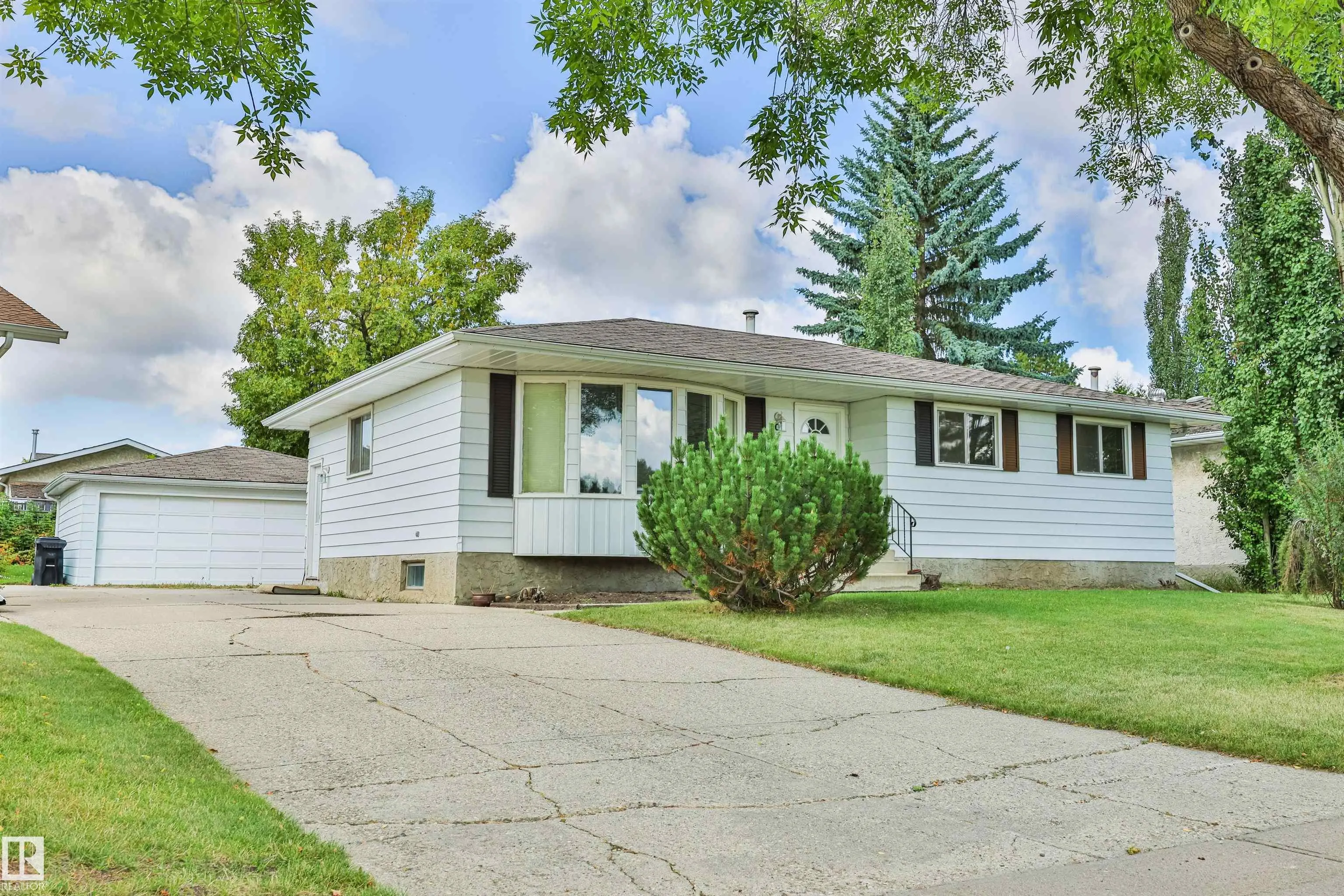 9 HAWKINS Crescent