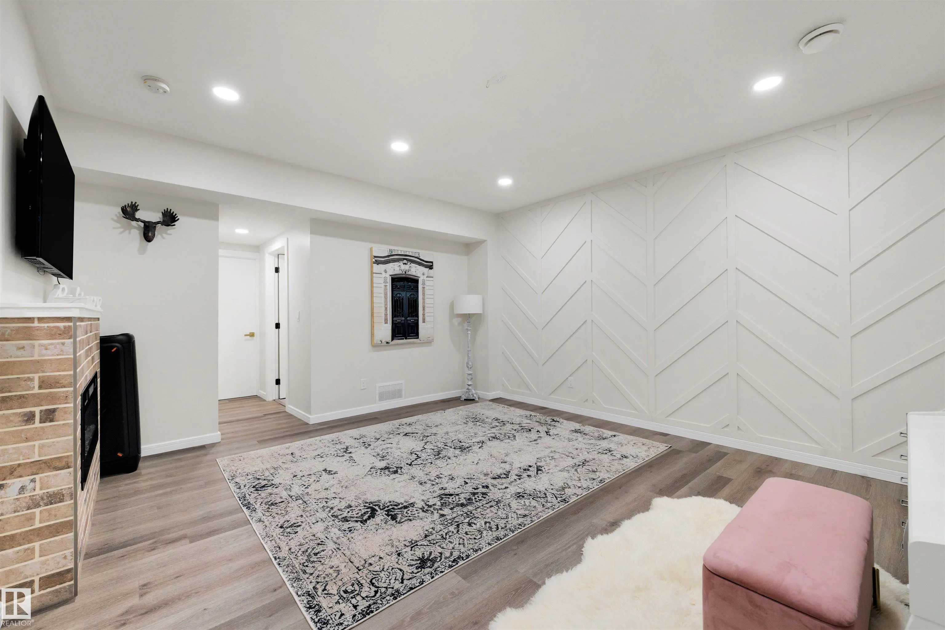 3231 CHERRY Crescent