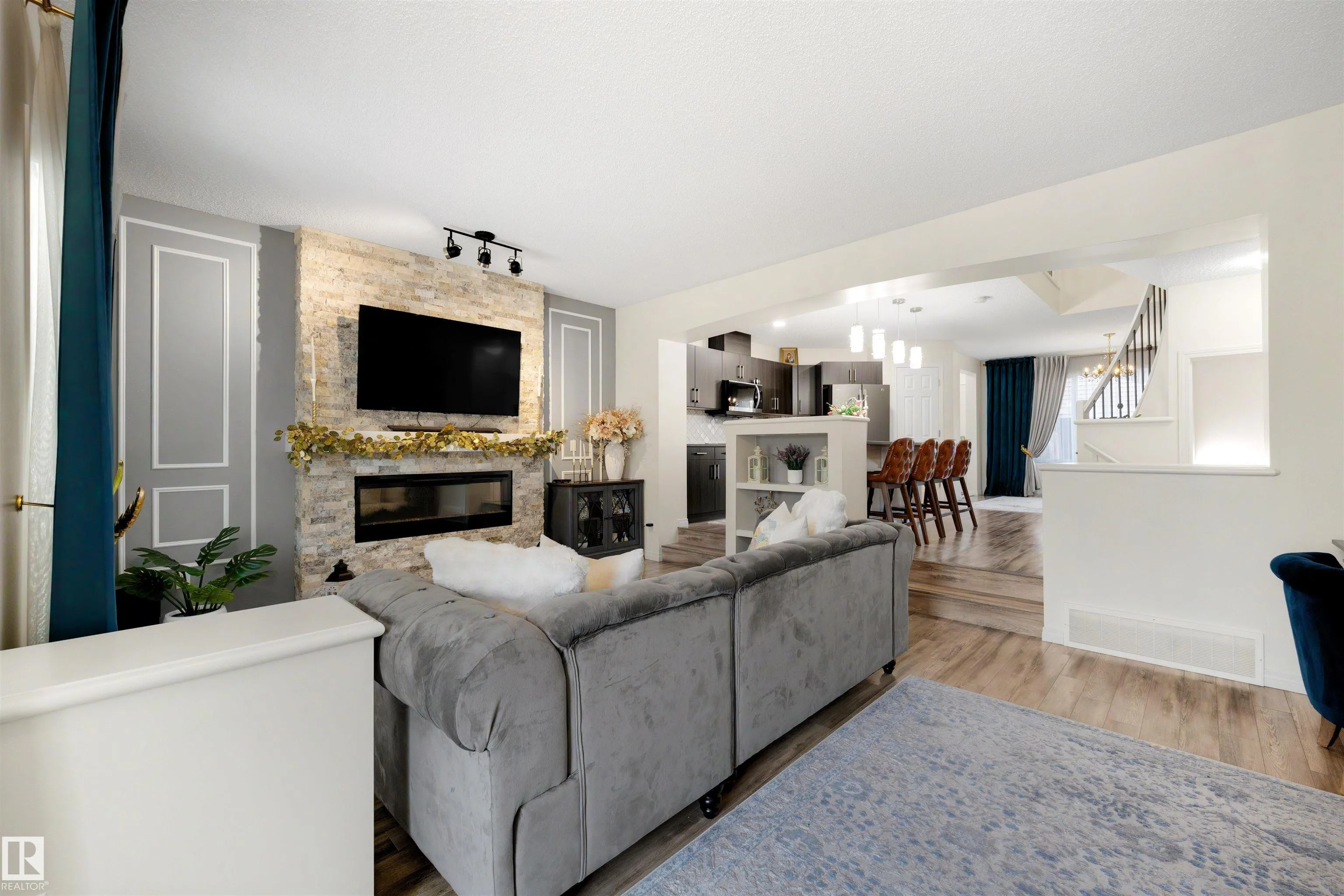3231 CHERRY Crescent