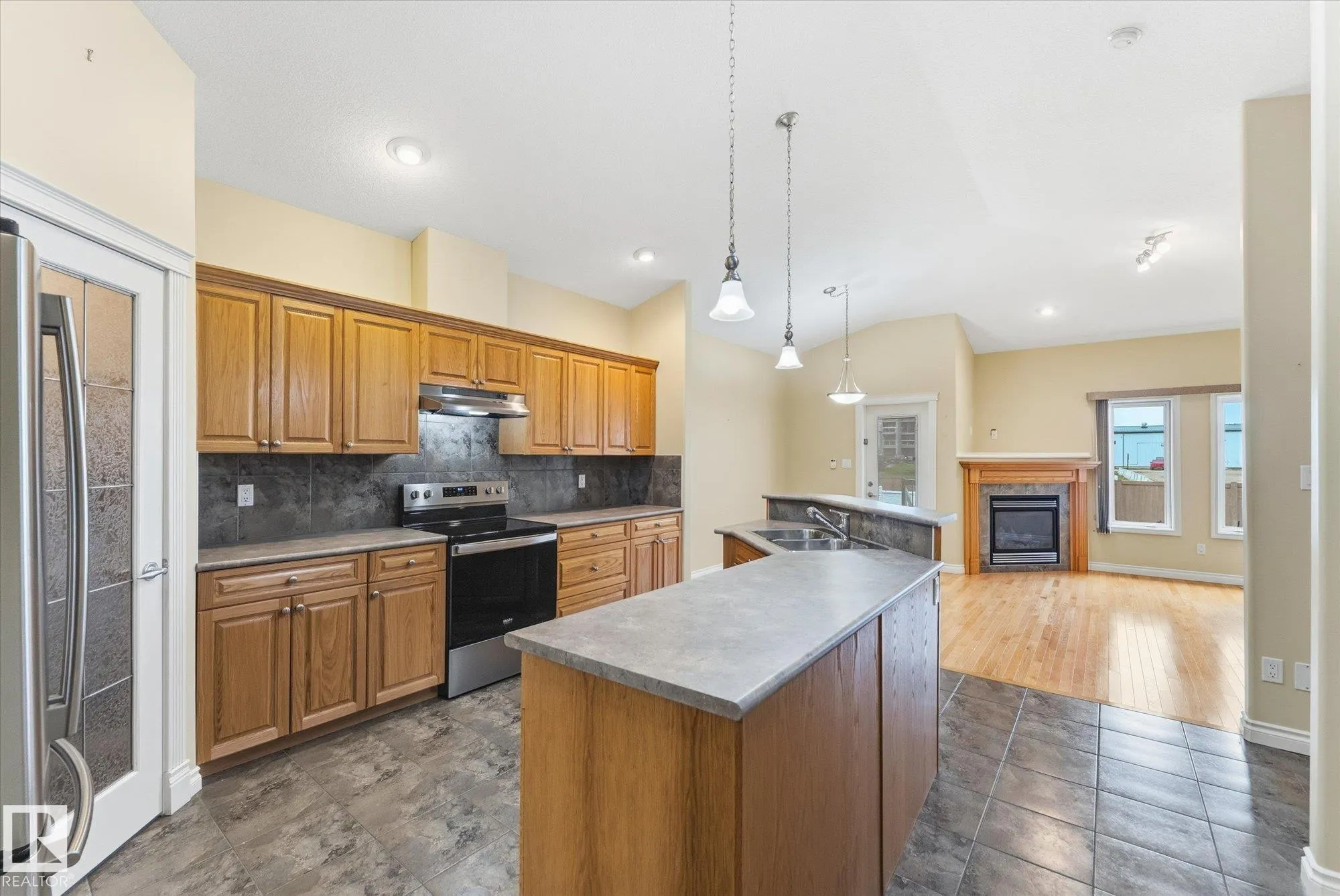 5 FOLKSTONE Place
