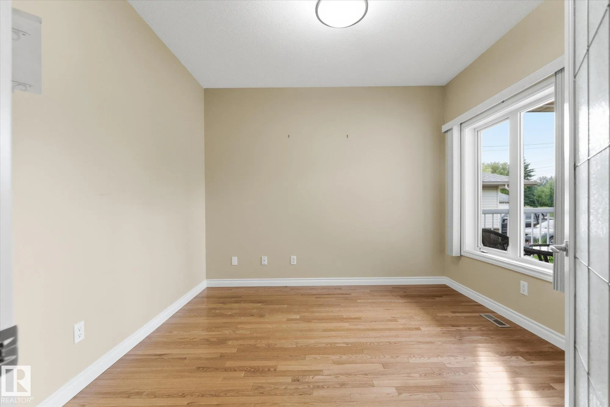 5 FOLKSTONE Place