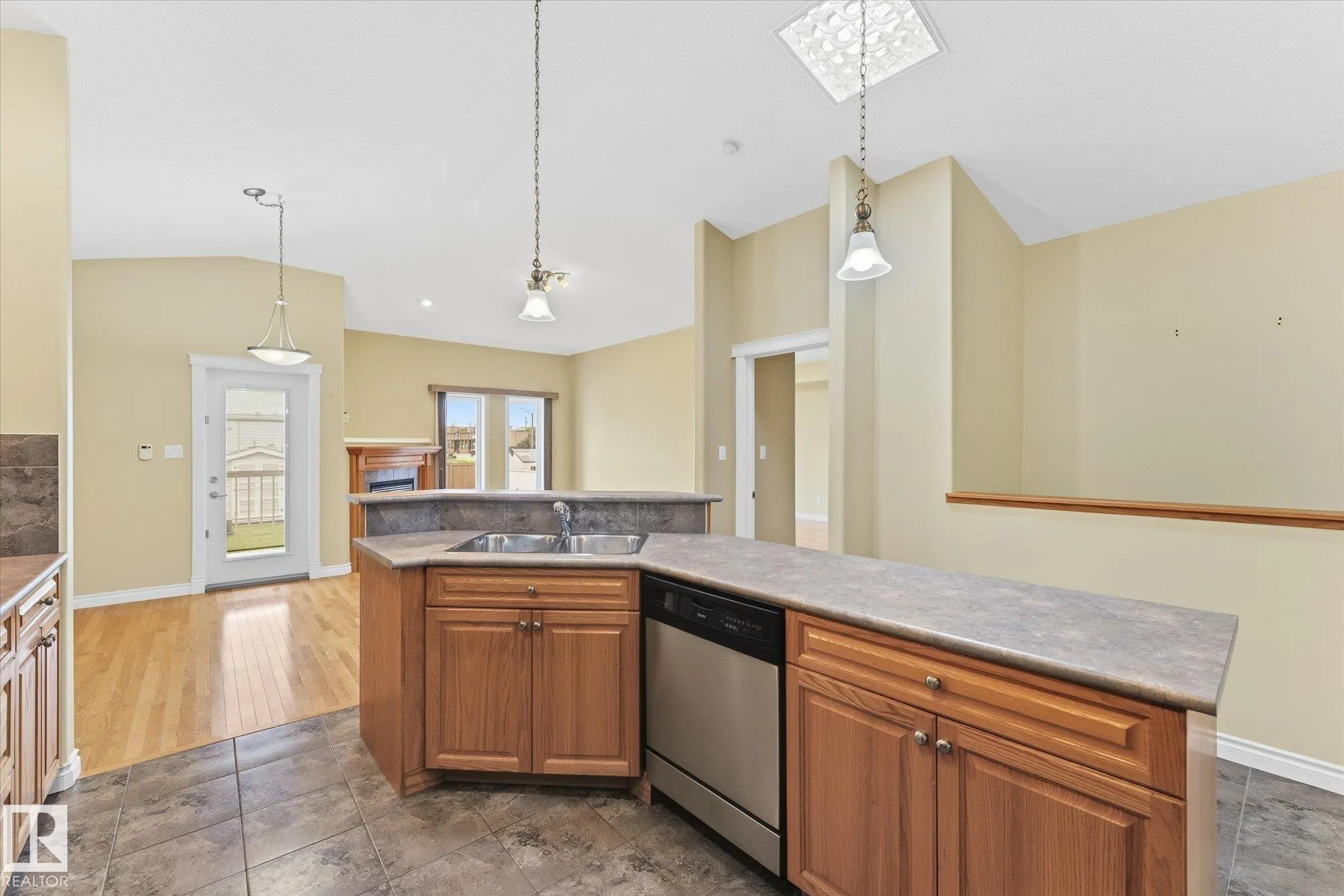 5 FOLKSTONE Place