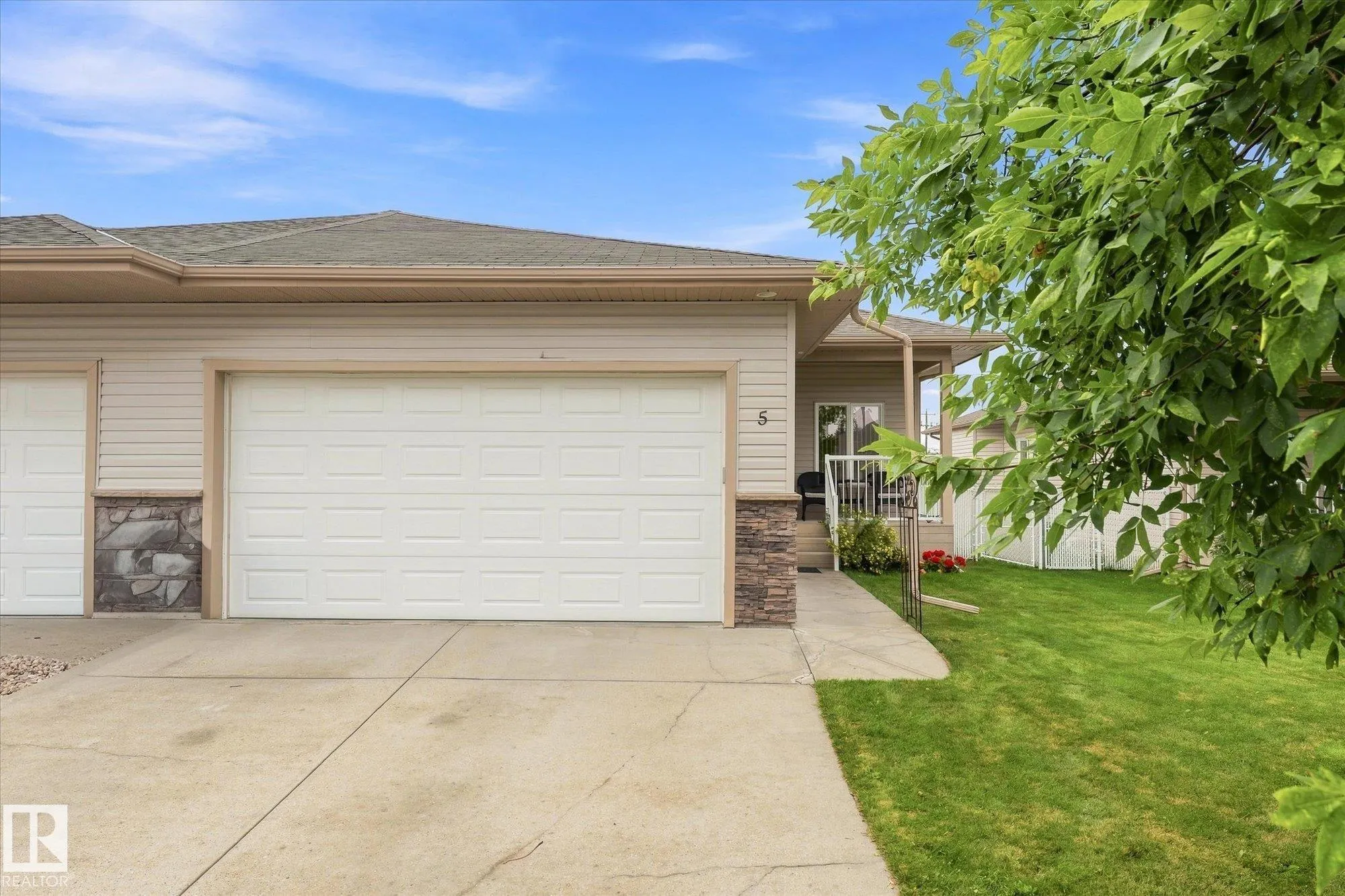 5 FOLKSTONE Place
