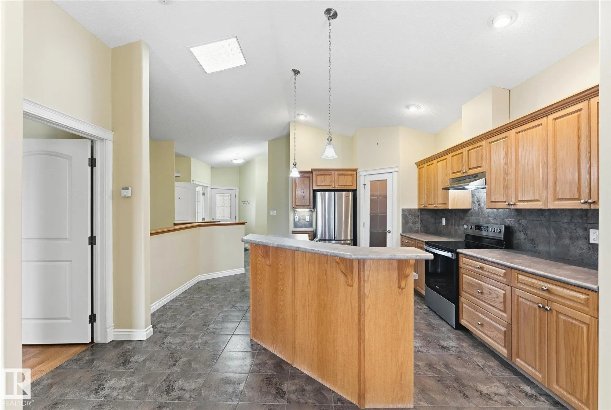 5 FOLKSTONE Place