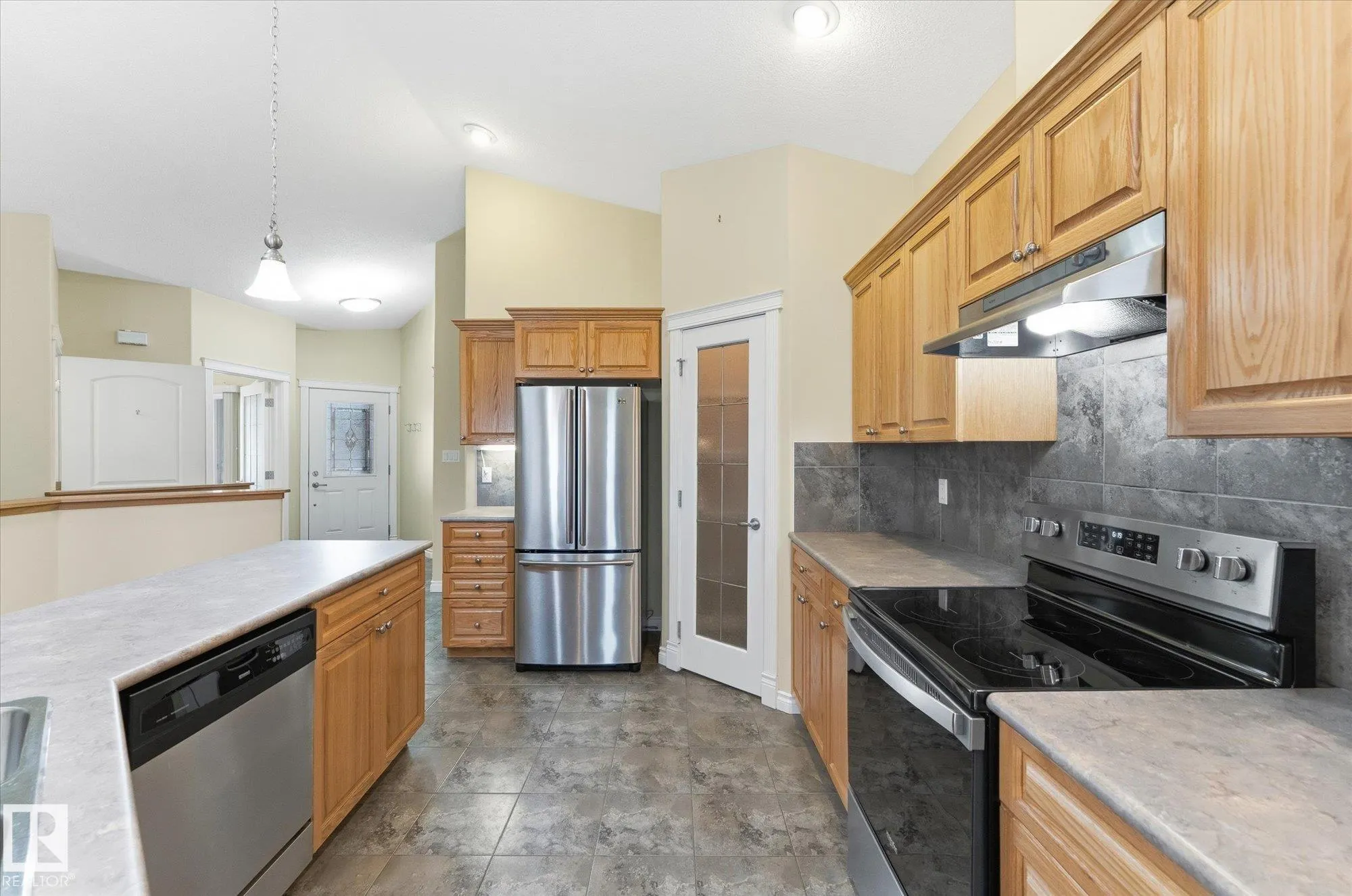 5 FOLKSTONE Place
