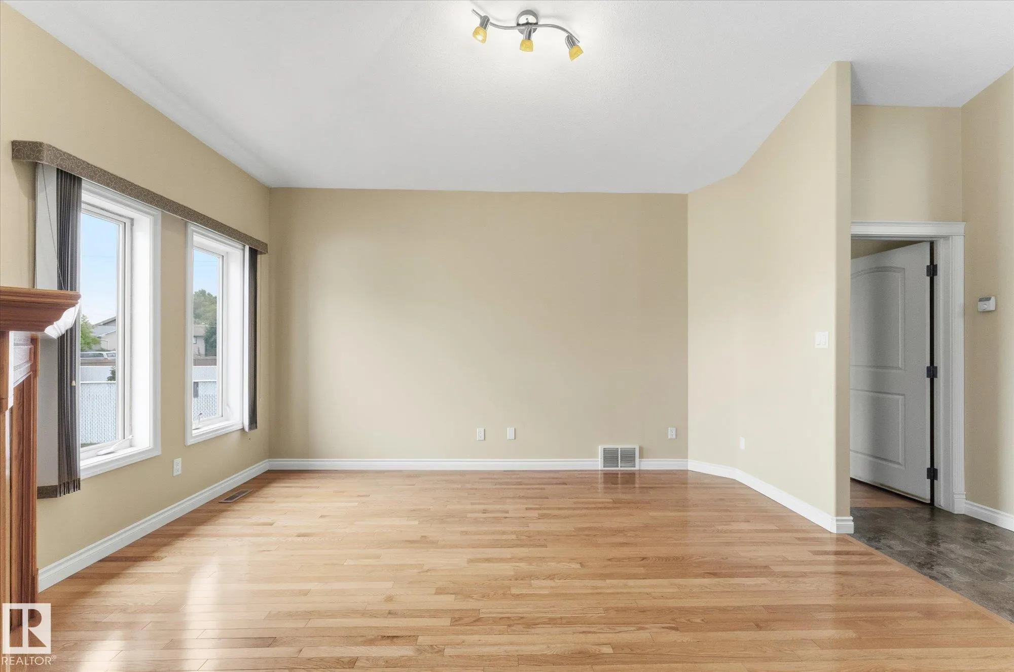 5 FOLKSTONE Place