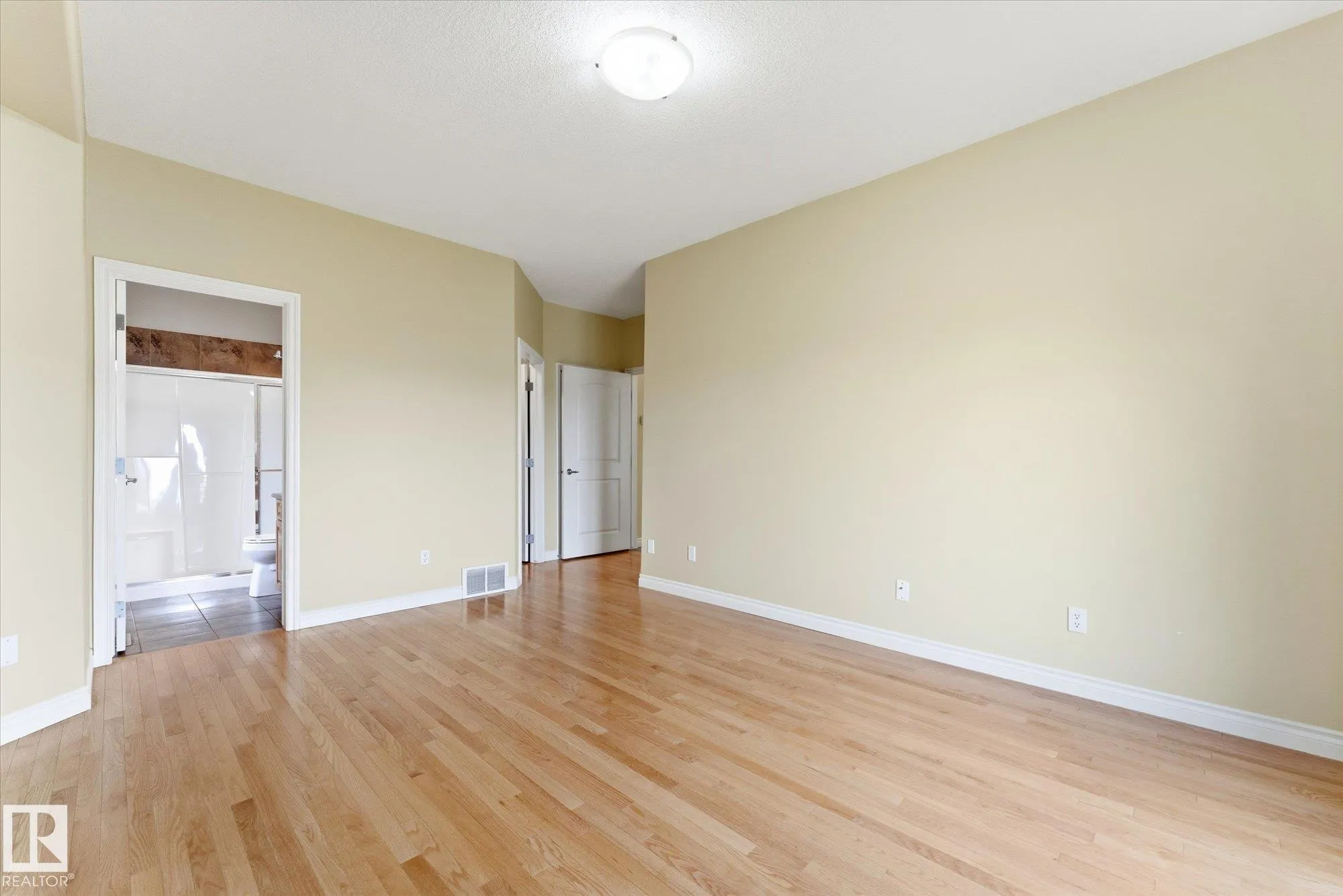 5 FOLKSTONE Place