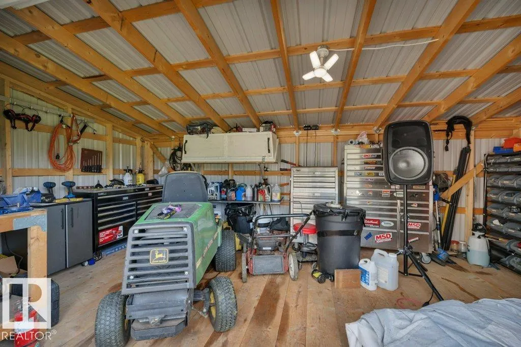 462054 Range Road 11