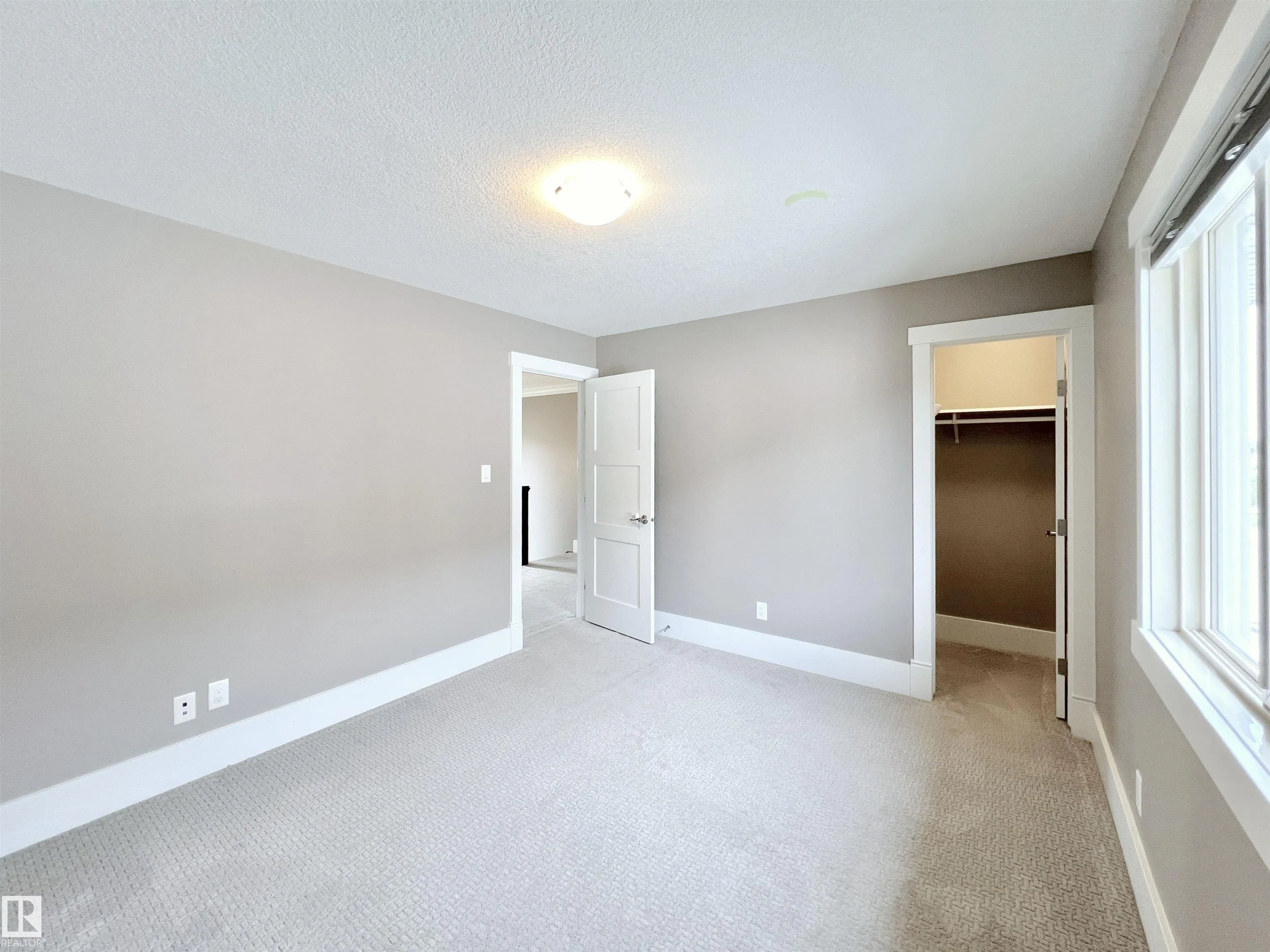 1330 AINSLIE Wynd